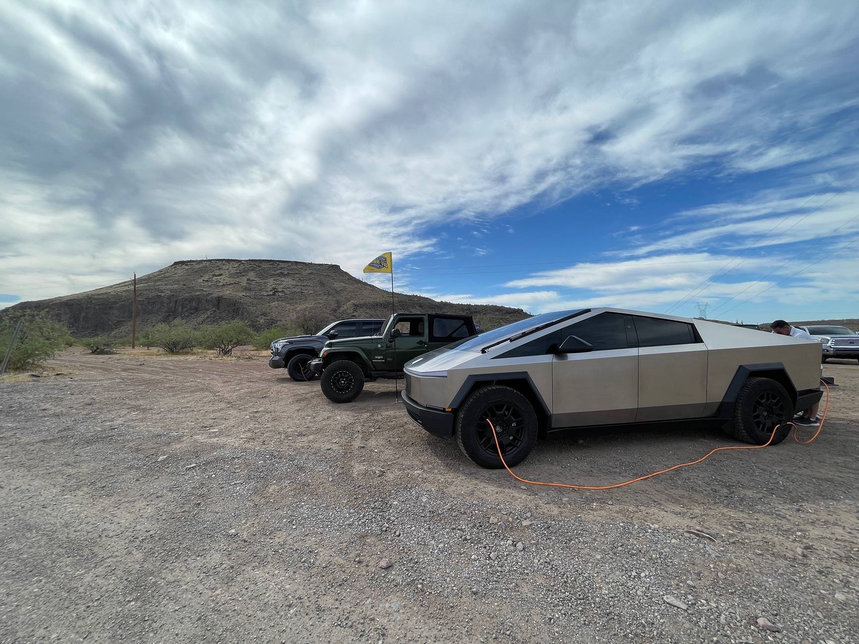 Tesla Cybertruck Air compressor setup C5FE6E45-F700-42C1-B75A-2D3D8B5B64F92024-05-18_09-04-00_270