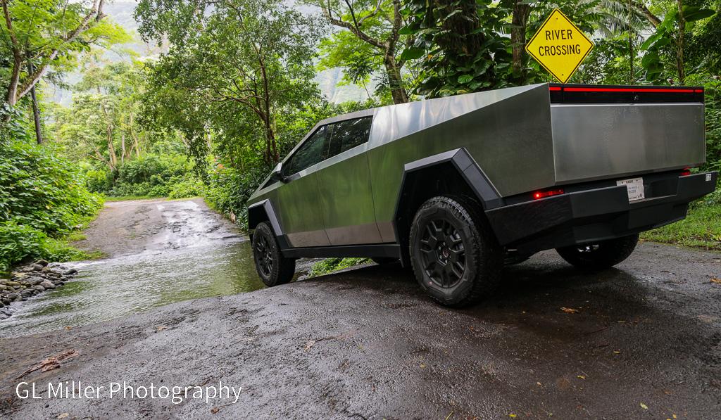 Tesla Cybertruck My first Big Island (Hawaii) Off-Road experiences with my FS AW Cybertruck -  peaking at 13,728 ft elevation CT Waipio and Mauna Kea 13 Aug 24-10
