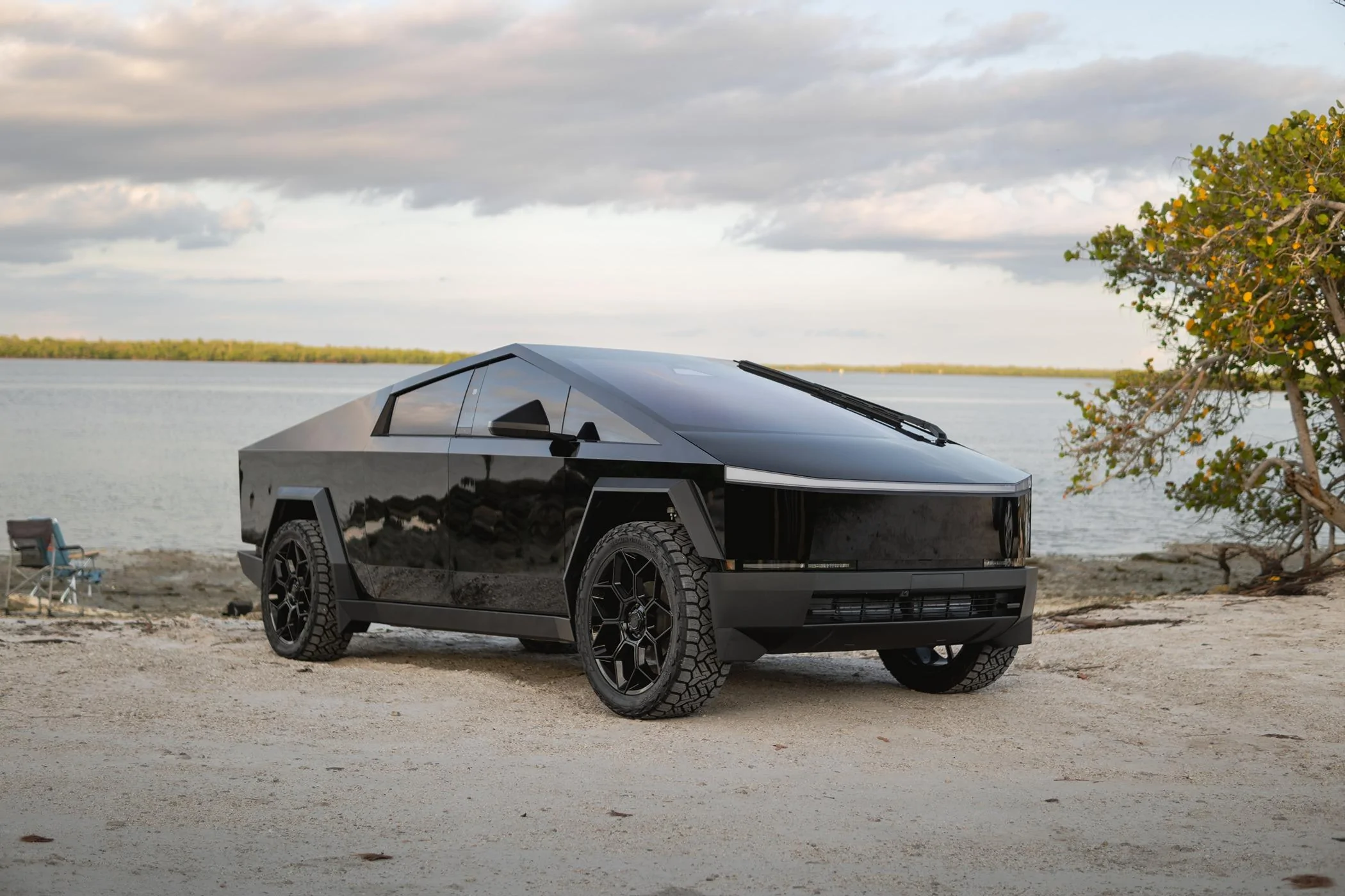 Tesla Roadster 2nd gen Gloss Black Stek PPF & 24" CT7 wheels by T Sportline DSC06760 (1)