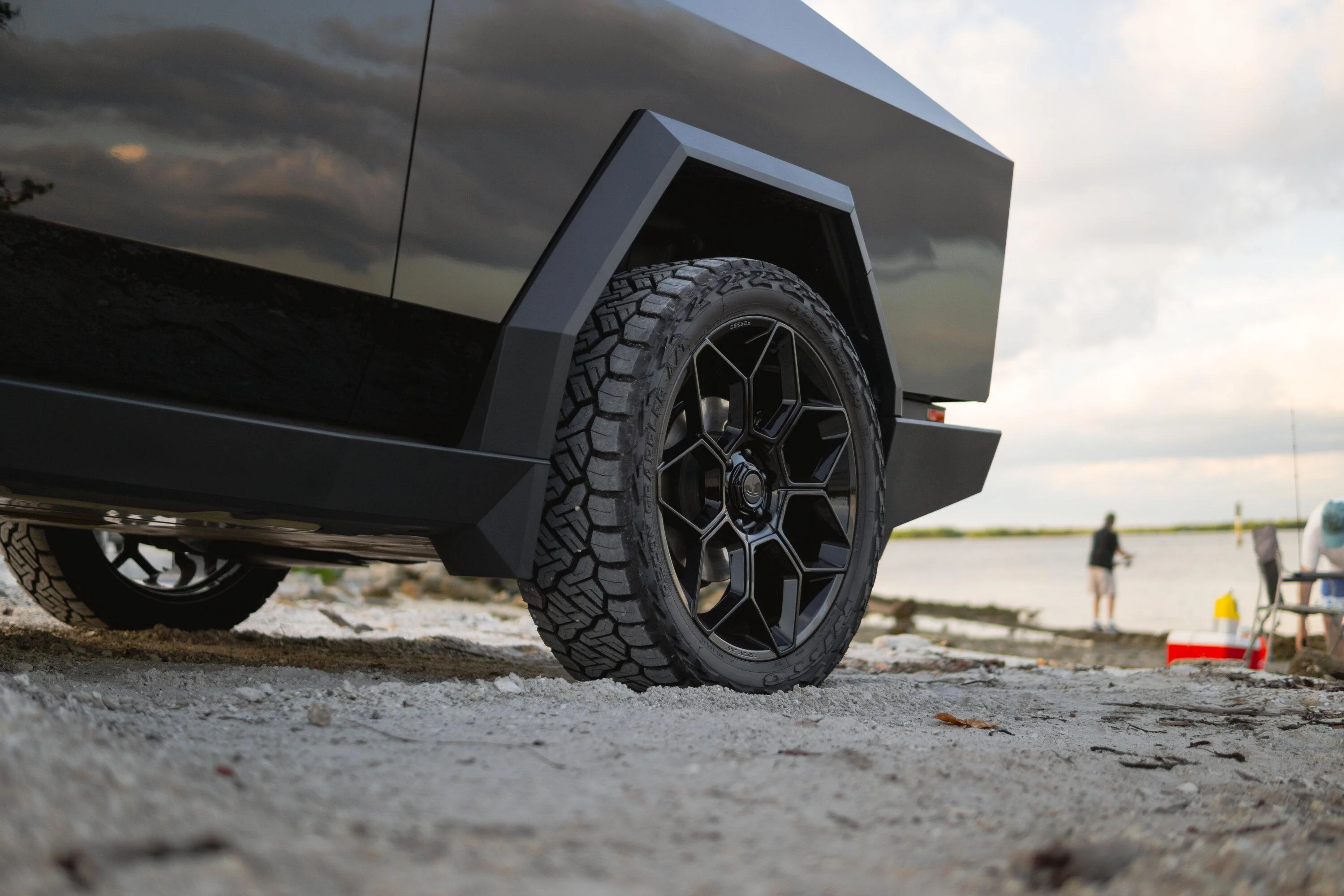 Tesla Roadster 2nd gen Cybertruck Aftermarket Wheels & Tires Photos + Info Compilation DSC06770