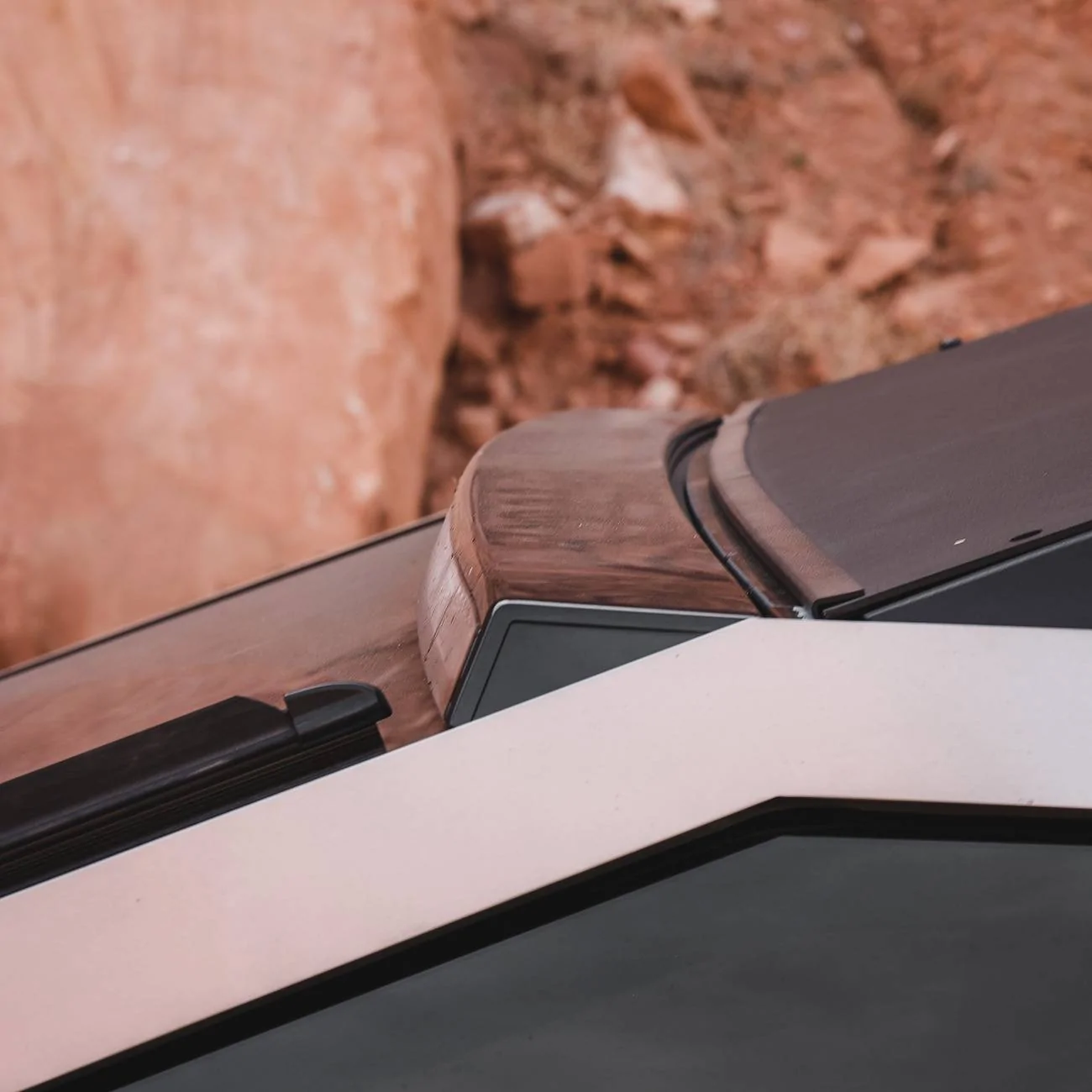 Tesla Cybertruck Urander bed rack and OEM light bar compatibility. DSCF9922