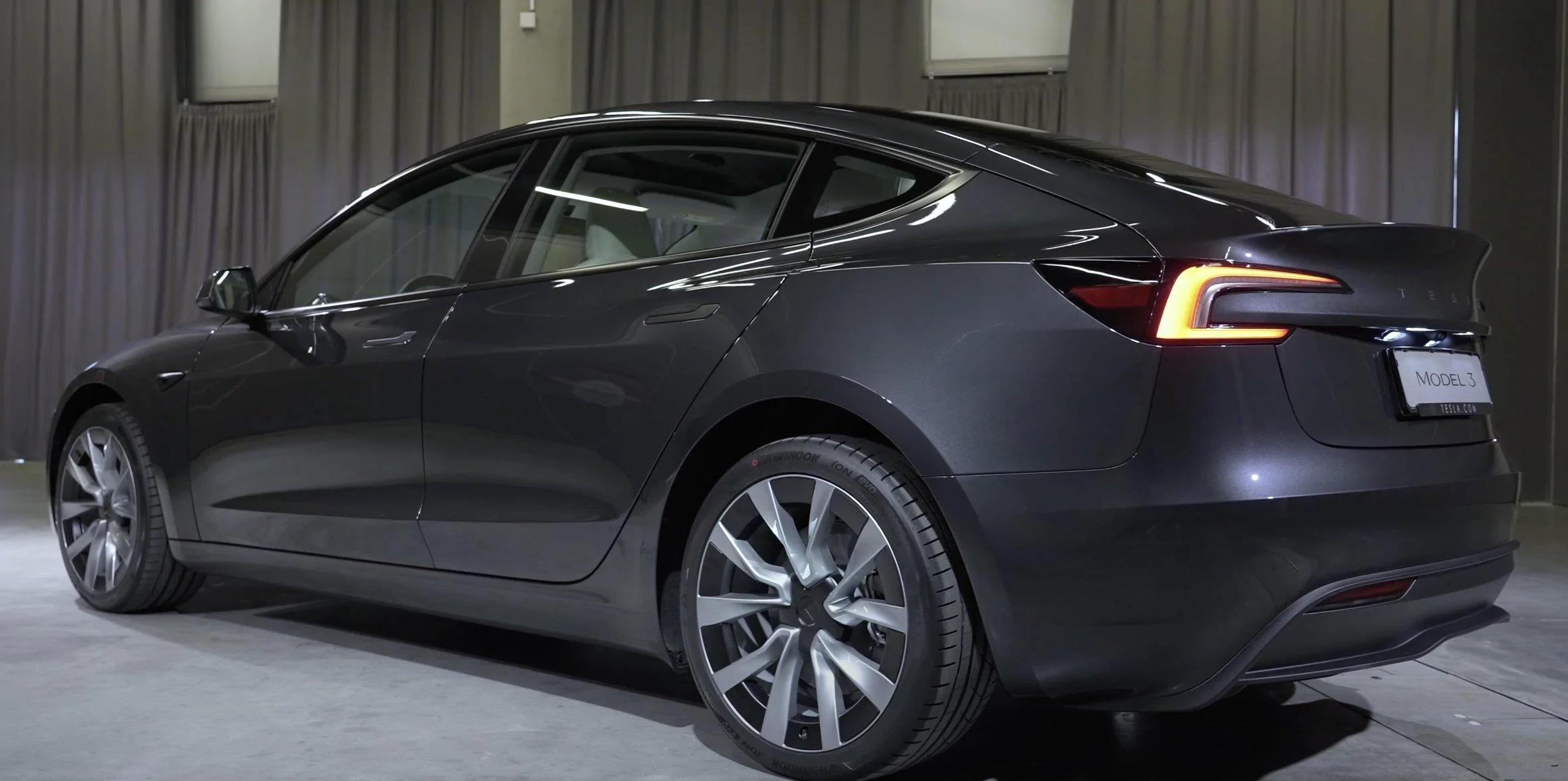 Tesla Roadster 2nd gen Model 3 Refresh Revealed! F45hjnSWAAAwd6
