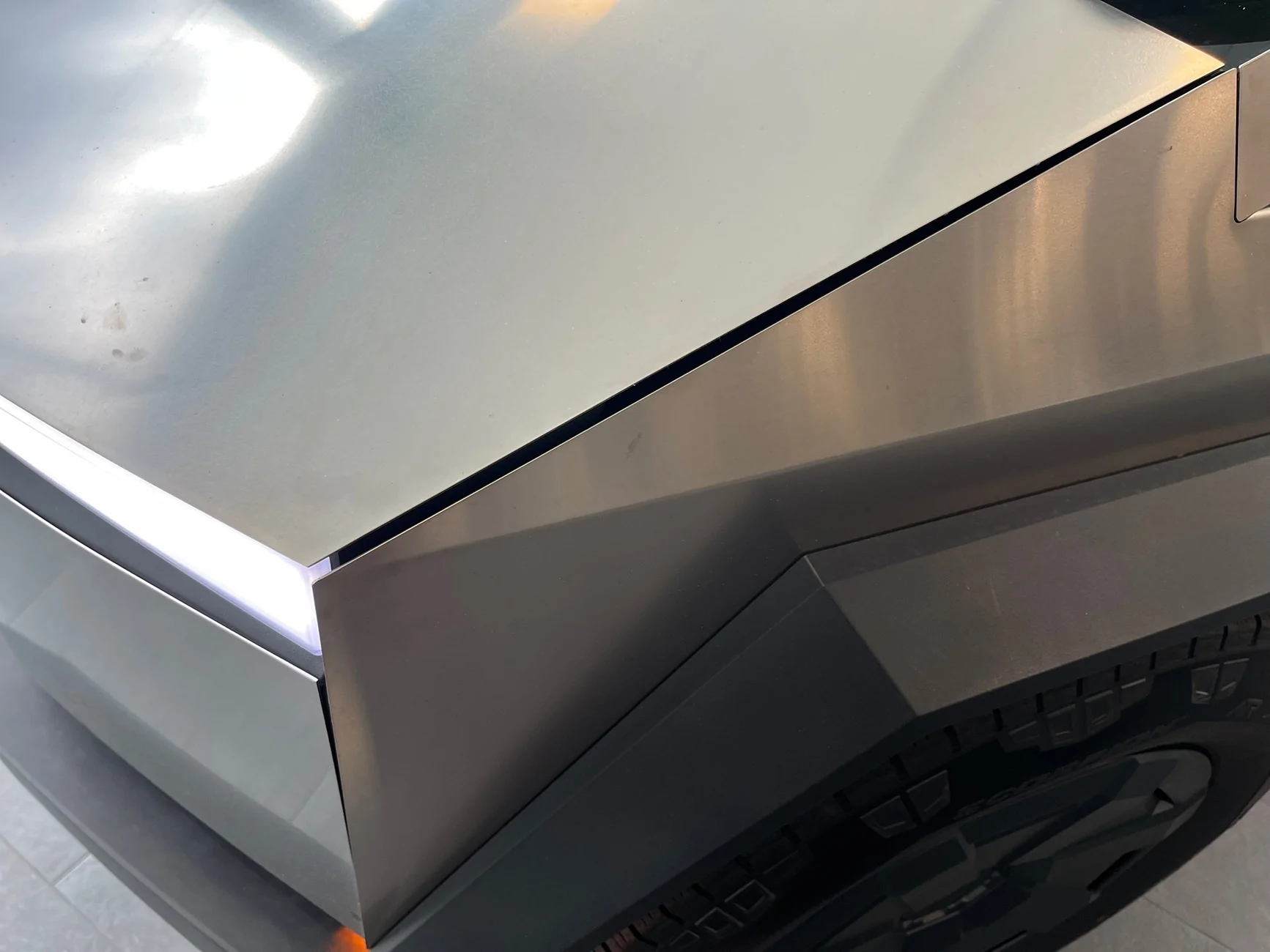 Tesla Cybertruck Cybertruck viewed with Finnish language UI FD1FF87E-02BE-4181-8F58-A3955E0270B3_1_102_o