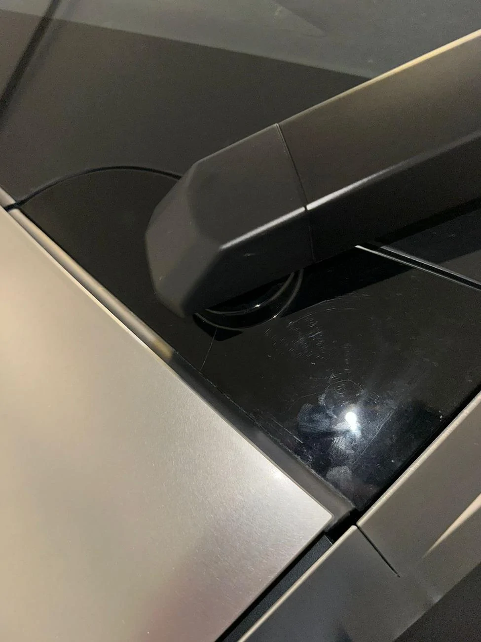 Tesla Roadster 2nd gen Glass / Plastic trim below wiper crack fe76fa9f-6e1c-4b69-8d9f-b2ab5abf603c