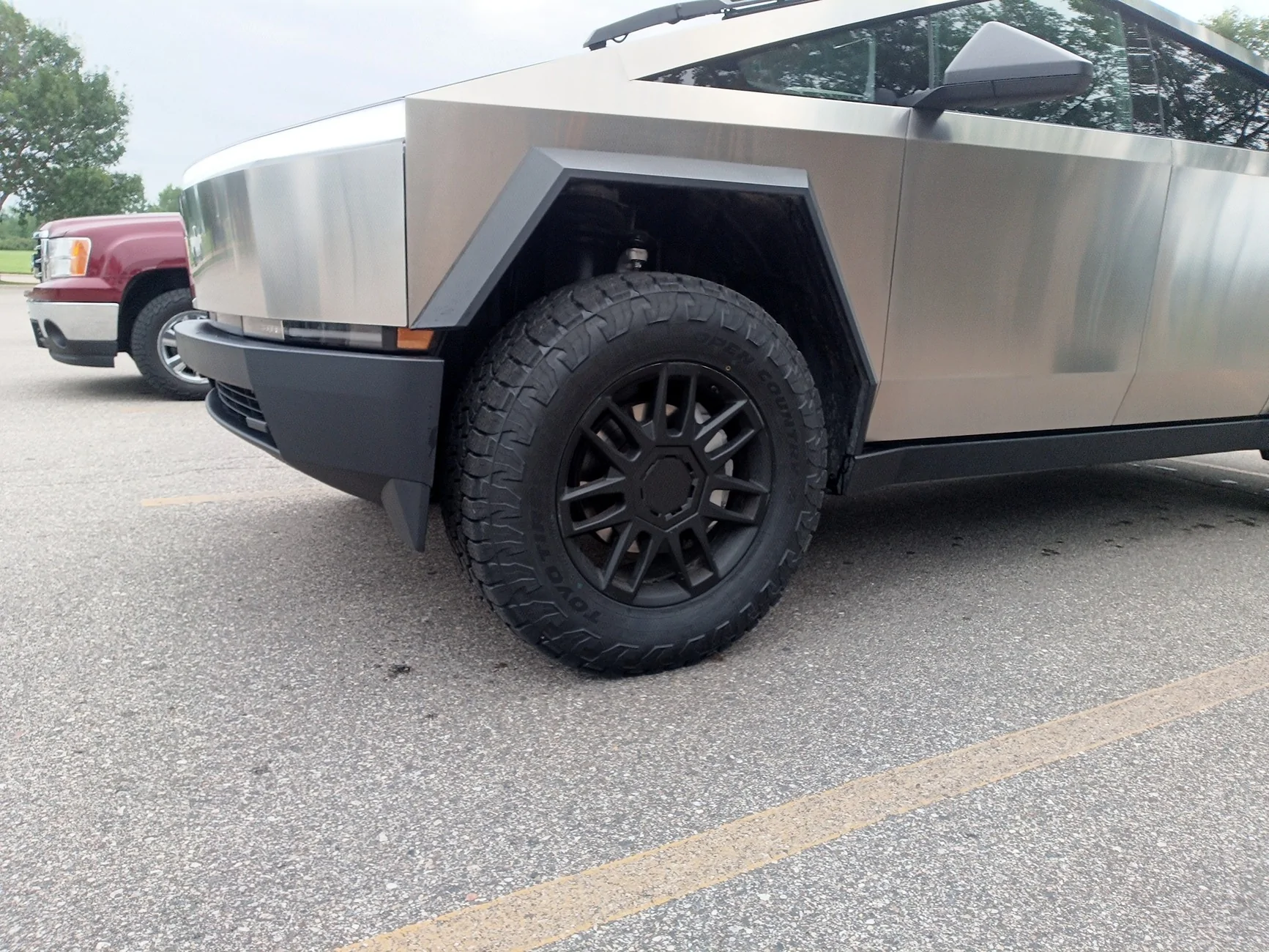 Tesla Cybertruck Anyone running the new Toyo Open Country AT EV tires in 285/70R 20? Front