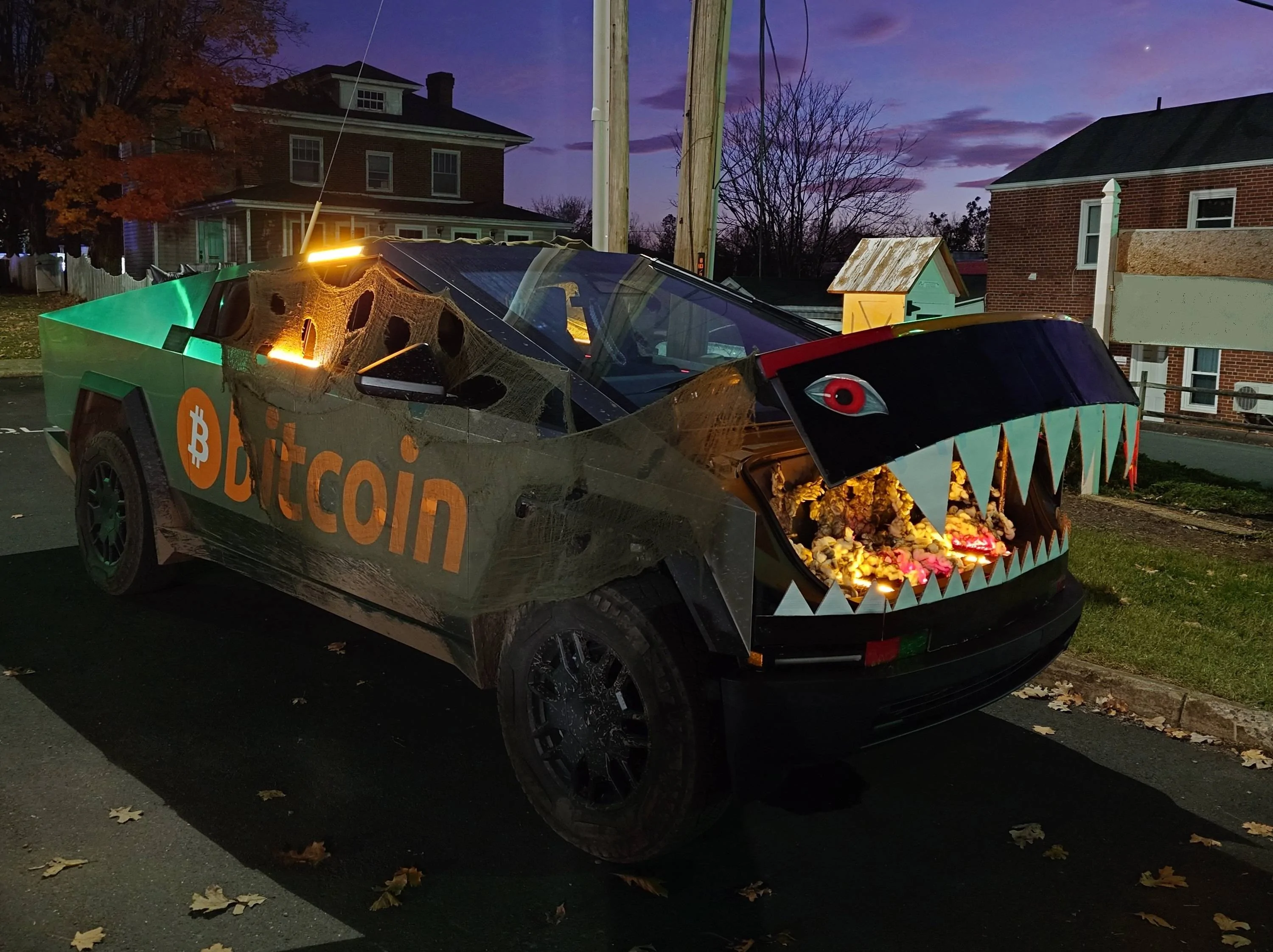 Tesla Cybertruck Trunk-or-Treating Cybertruck Style: Halloween Fun for All! GbRKyibWAAAMSwJ?format=jpg&name=4096x4096