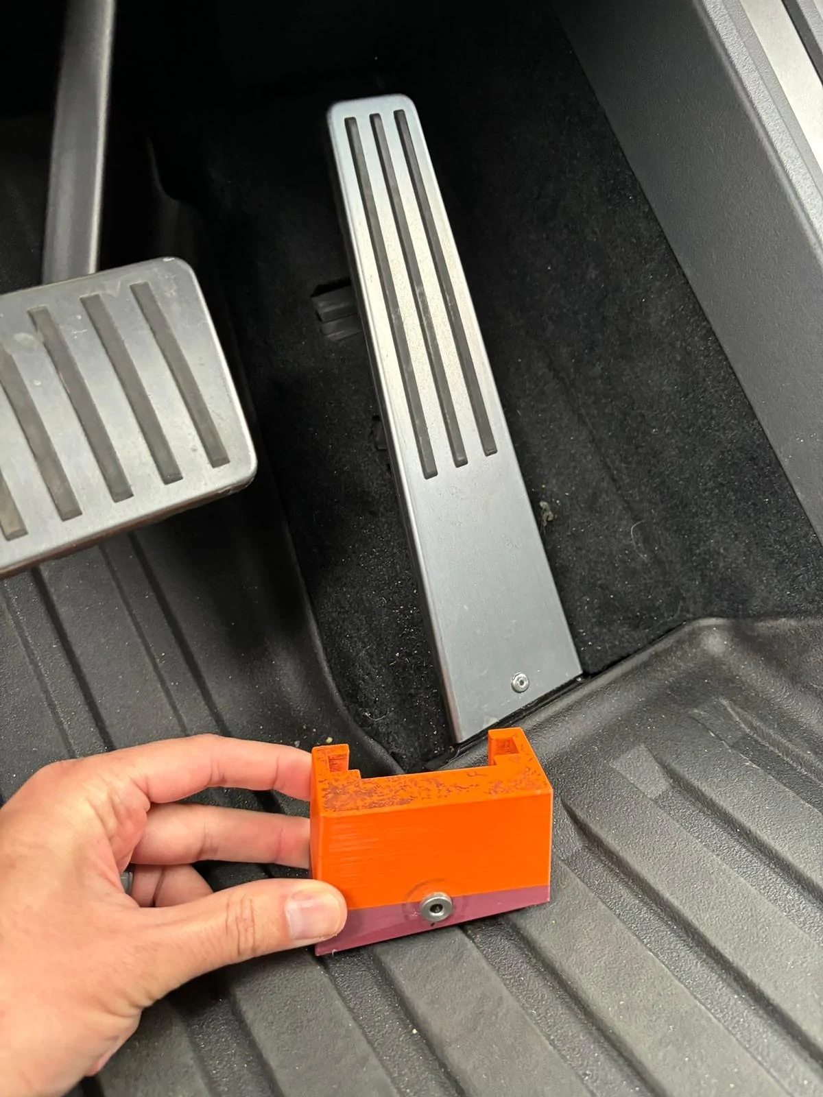 Tesla Roadster 2nd gen Watch the Accelerator Pedal Recall Fix being done live GLnwE1LboAAdDPk