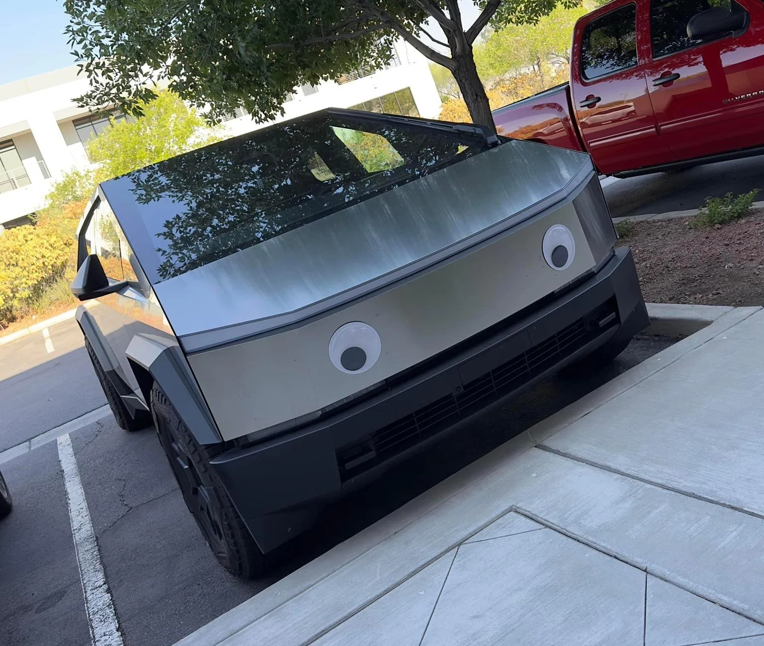 Tesla Roadster 2nd gen Ok, where do I get the googly eyes, haha!! GTRvo4bXoAAeE4K