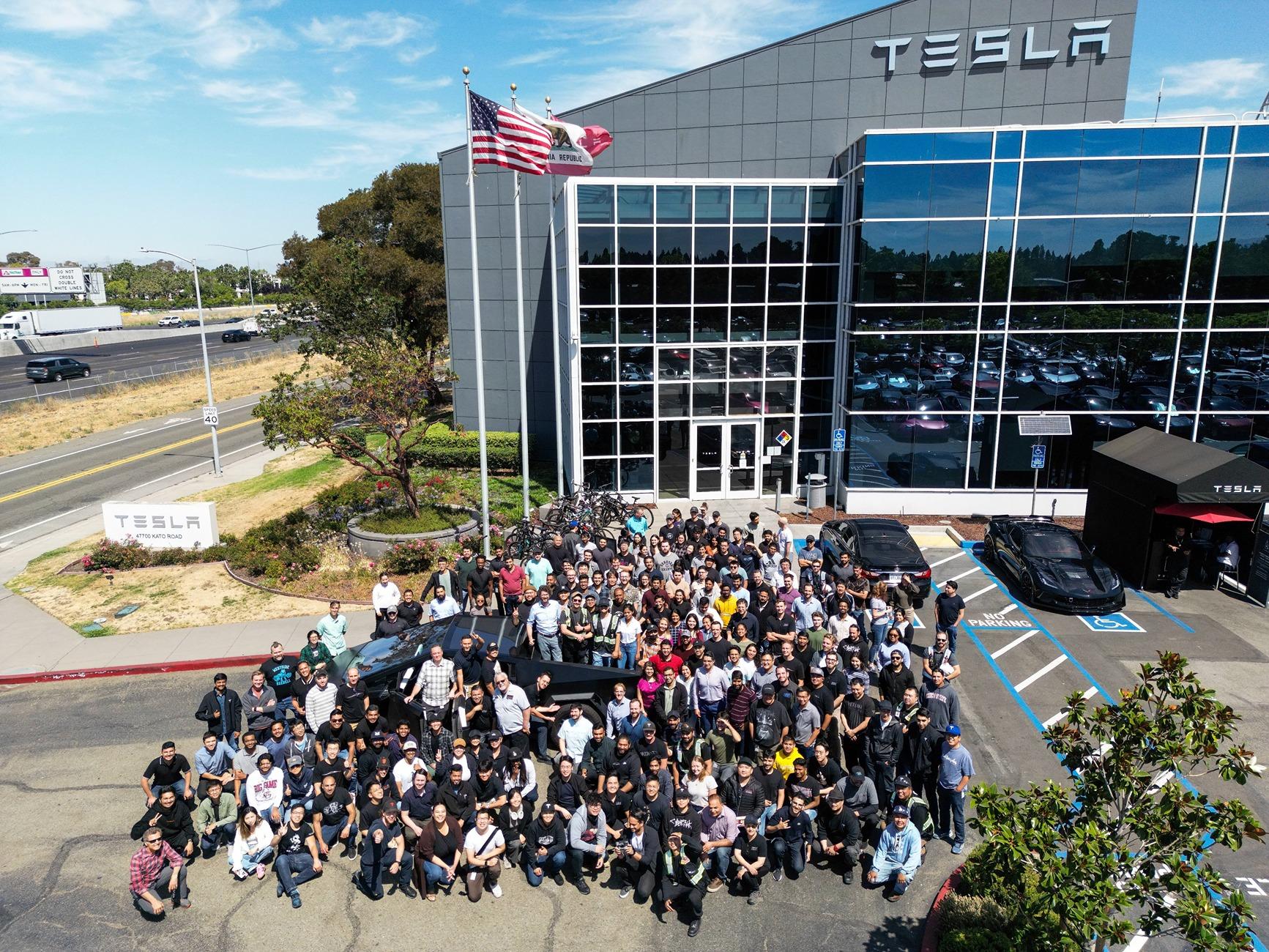 Tesla Roadster 2nd gen Official: 1st Dry Cathode Battery Cybertruck and Its Development Team GUAVIVwXMAAF2Jo