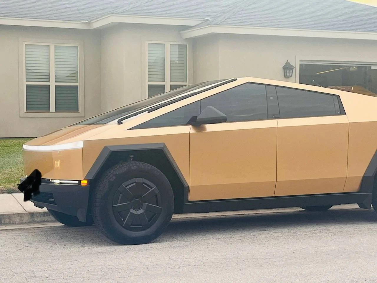 Tesla Cybertruck GOLD Vinyl Wrap & PPF Cybertruck -- Photos & Videos image9