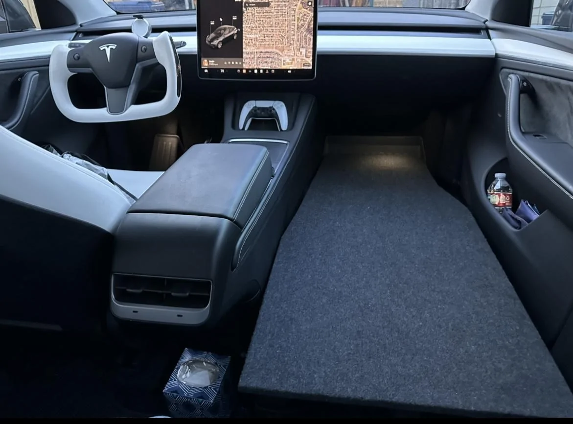 Tesla Cybertruck What is it like to sleep in Tesla cybertruck IMG_0010