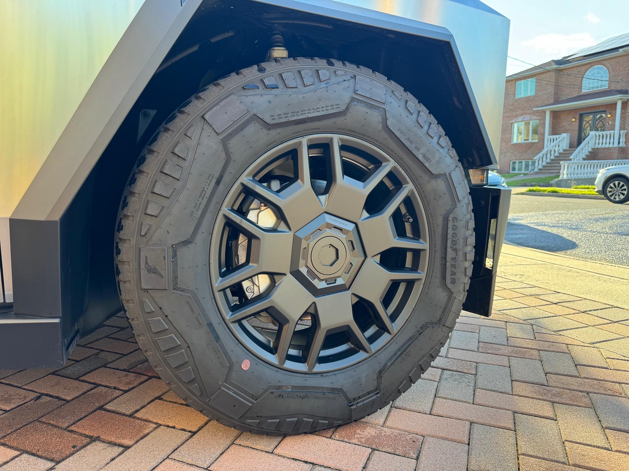 Tesla Roadster 2nd gen Cybertruckco aluminum locking wheel caps installed - review and pics IMG_0084