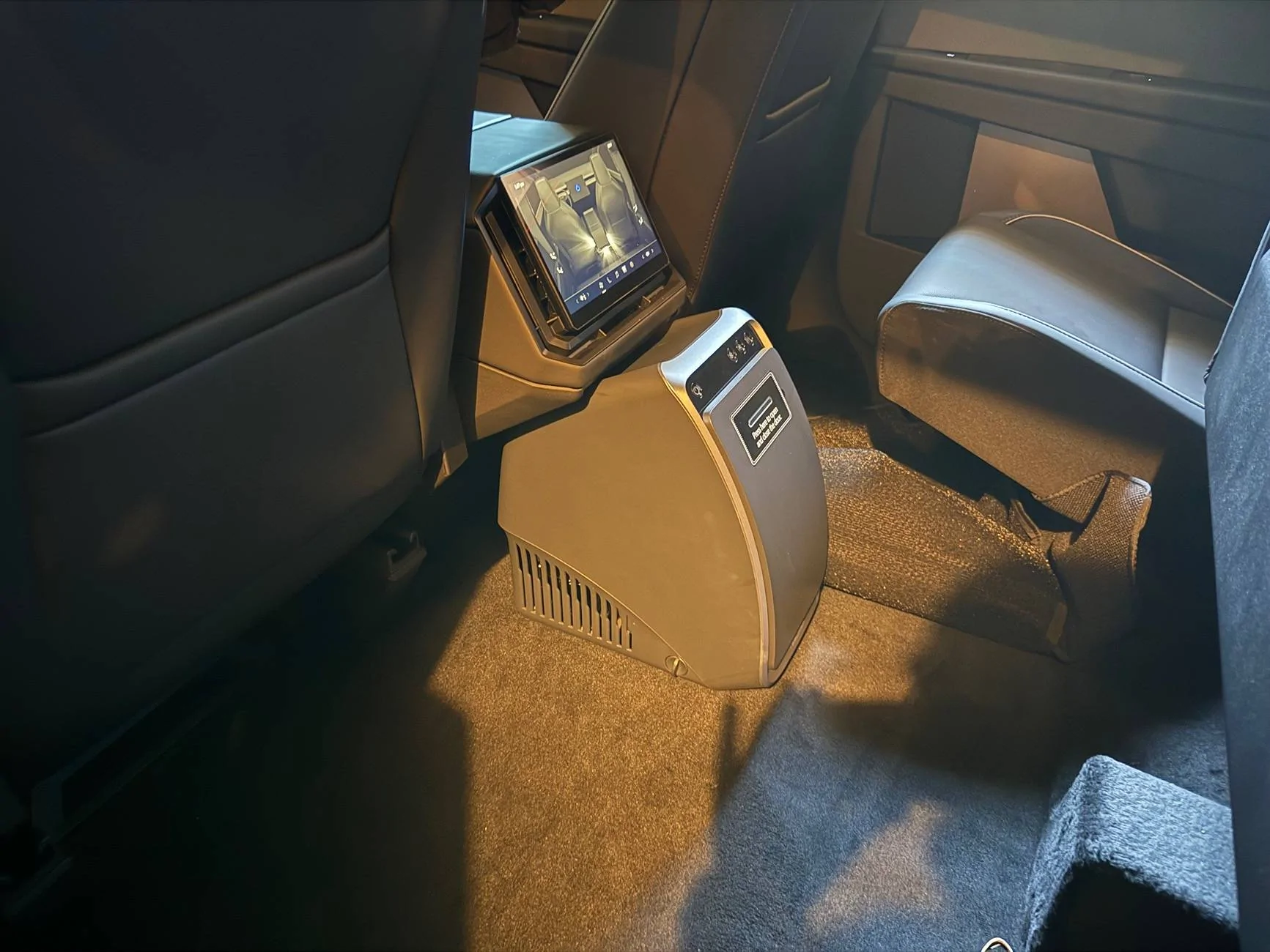 Tesla Roadster 2nd gen Small USB powered cooler for space in front of center console? IMG_0222