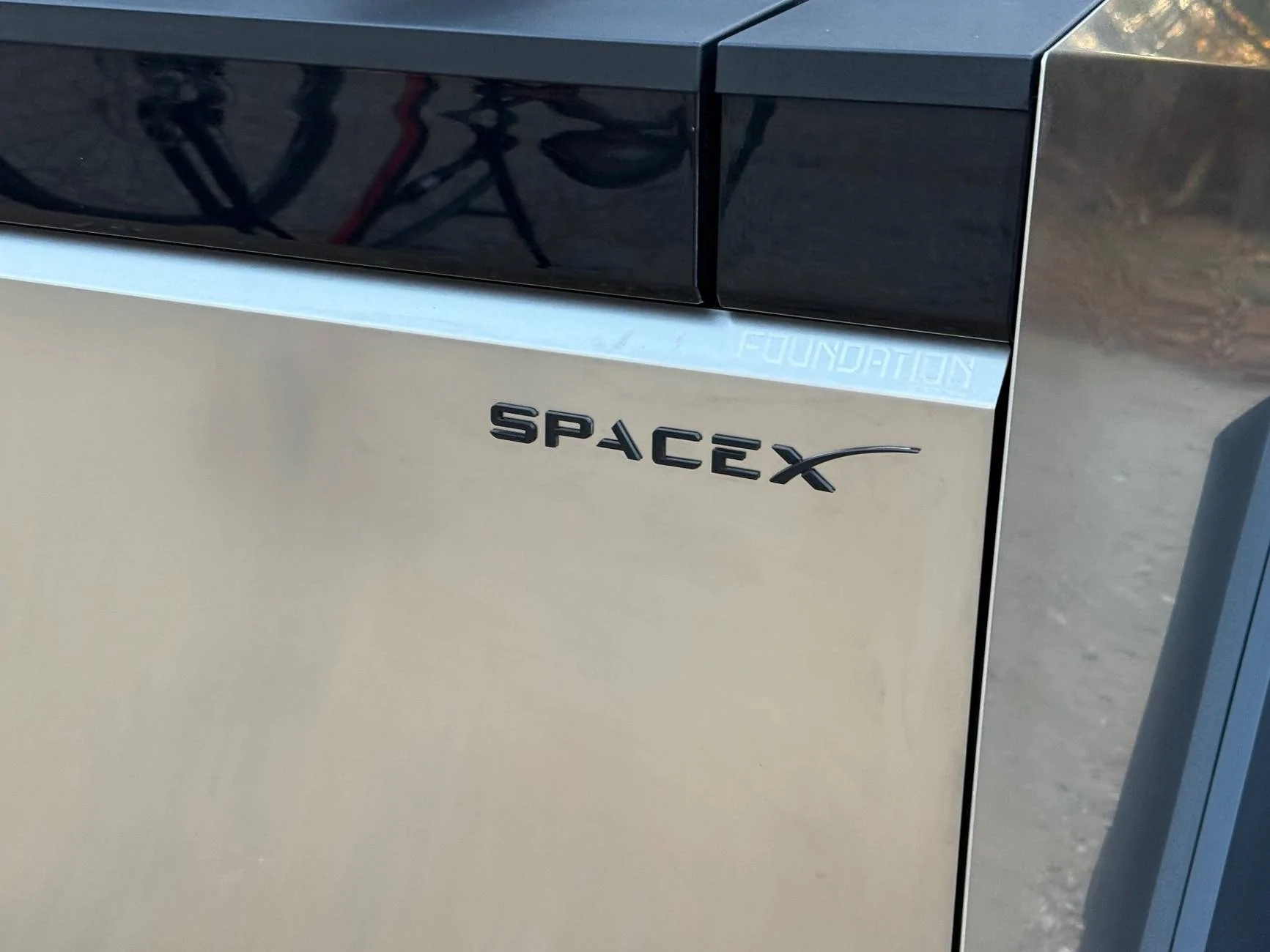 Tesla Cybertruck What did you do TO / WITH your Cybertruck today? 👨🏻‍🔧🧰🚿🛠 IMG_0309