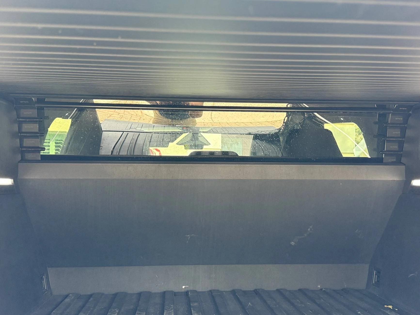 Tesla Roadster 2nd gen Remove crossbars for tonneau service ? IMG_0502