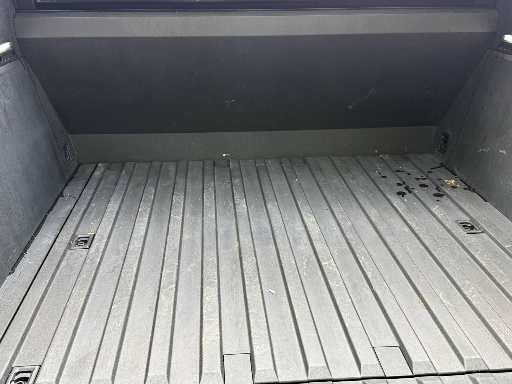 Tesla Roadster 2nd gen Remove crossbars for tonneau service ? IMG_0503