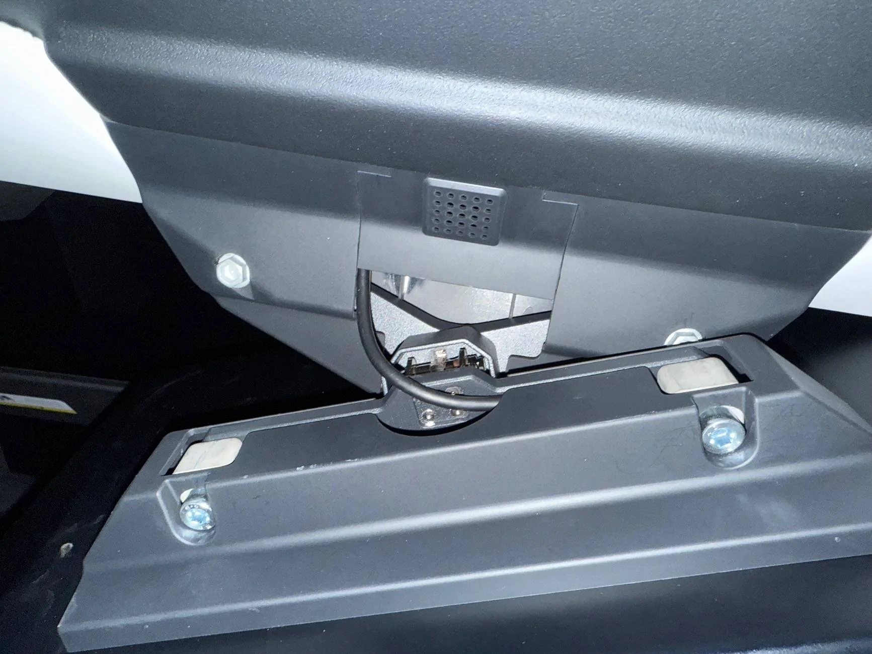 Tesla Roadster 2nd gen Failed screen tilt install - USB-C interference IMG_0614