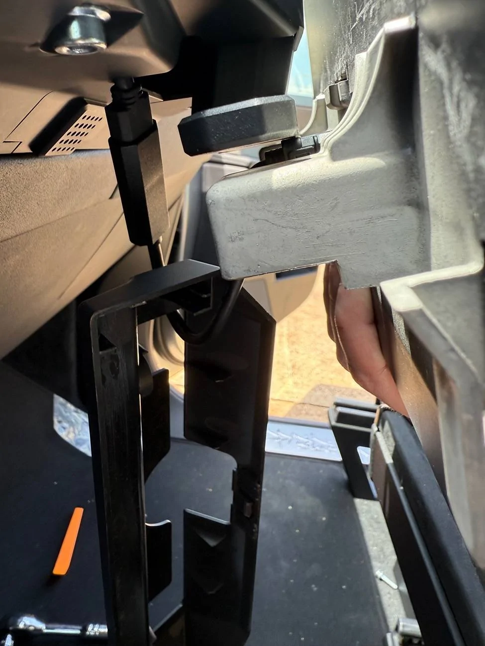 Tesla Roadster 2nd gen Help Installing Screen Swivel IMG_0838