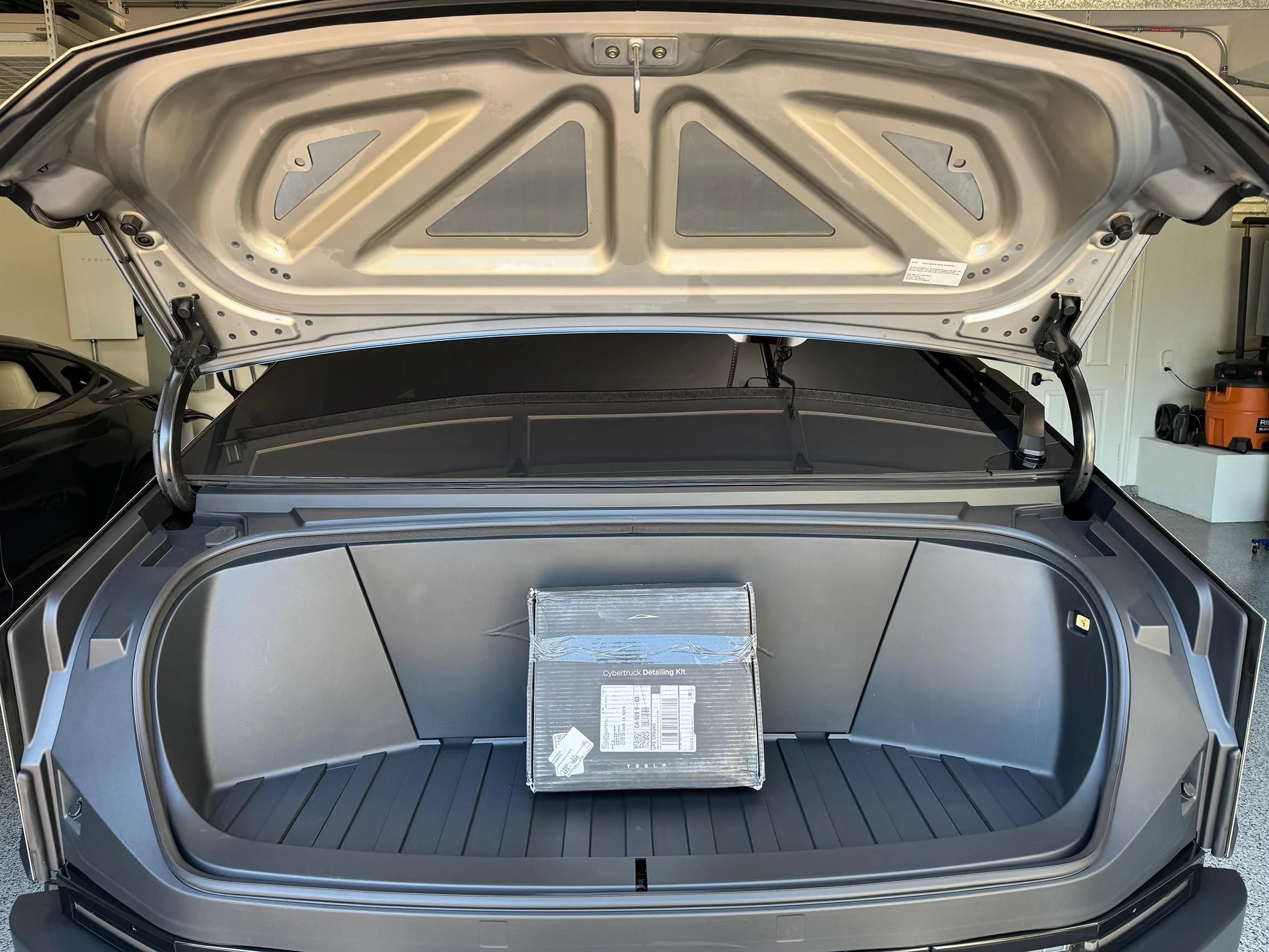 Tesla Roadster 2nd gen Cybertruck Cleaning Kit Received IMG_0991