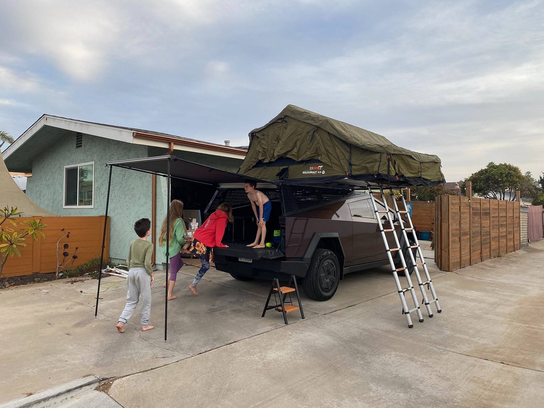 Tesla Cybertruck Urander Rack Mega Thread – Post Your Setup! IMG_1131.JPG