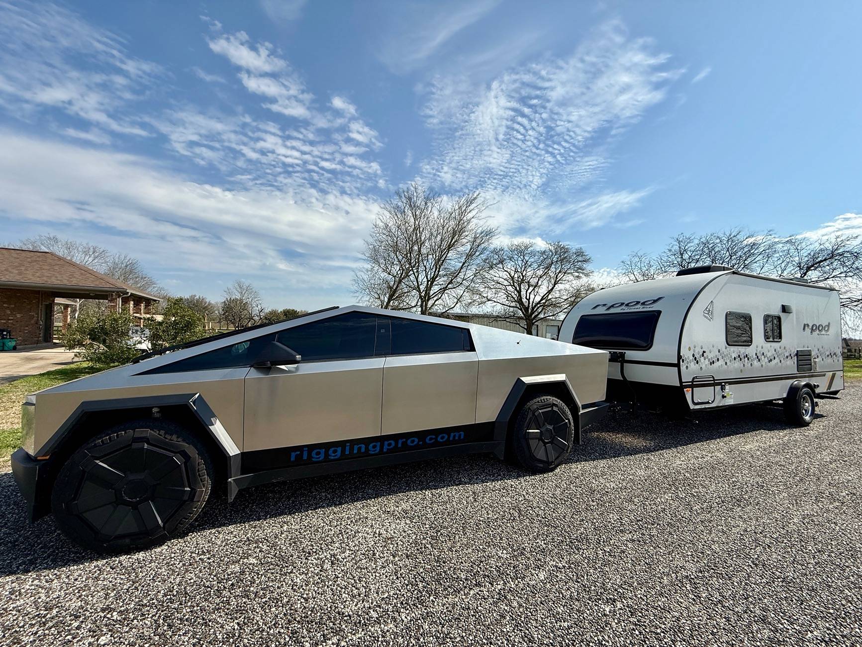Tesla Roadster 2nd gen Way to customize range for Cybertruck when towing a trailer IMG_1145