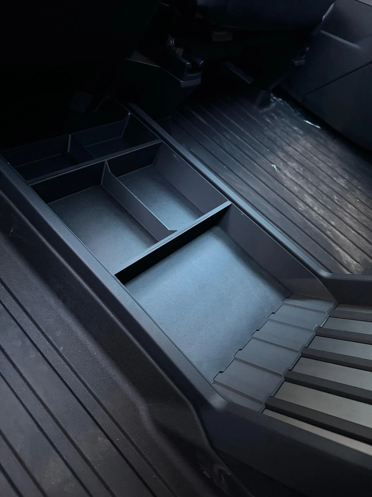 Tesla Roadster 2nd gen TWRAPS Lower Center Console Tray Insert received - first impressions IMG_1164