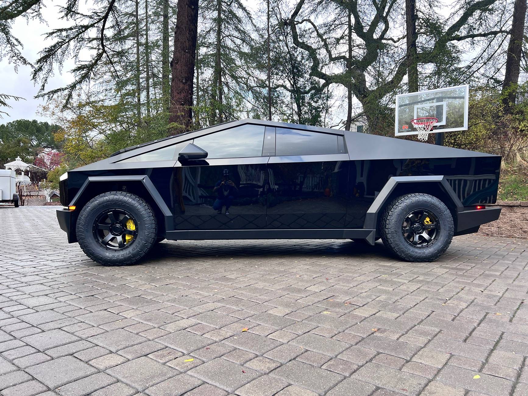 Tesla Cybertruck Fuel Rush 18" wheels with 35’s (Toyo Open Country AT3 tires) installed IMG_1165