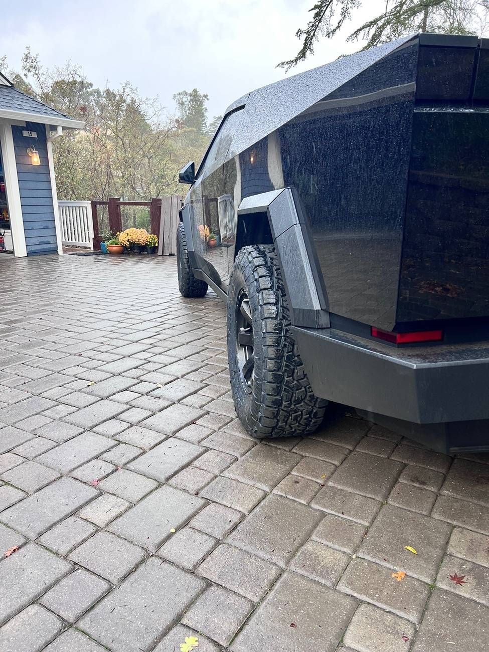 Tesla Roadster 2nd gen NEED ADVICE - Method Wheels + 35"X12.5" tires Will they fit? IMG_1168