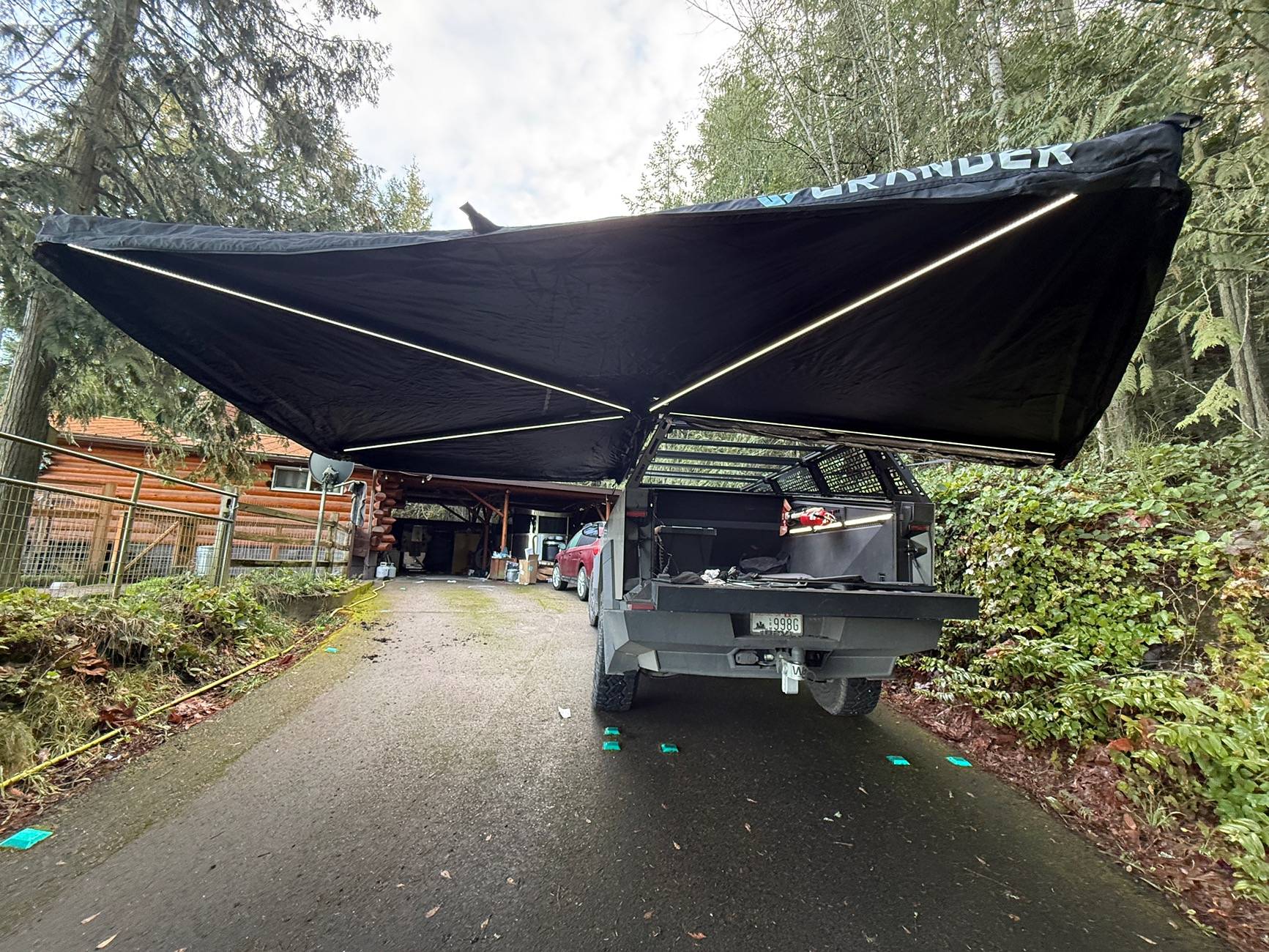 Tesla Cybertruck Urander bed rack and OEM light bar compatibility. IMG_1287