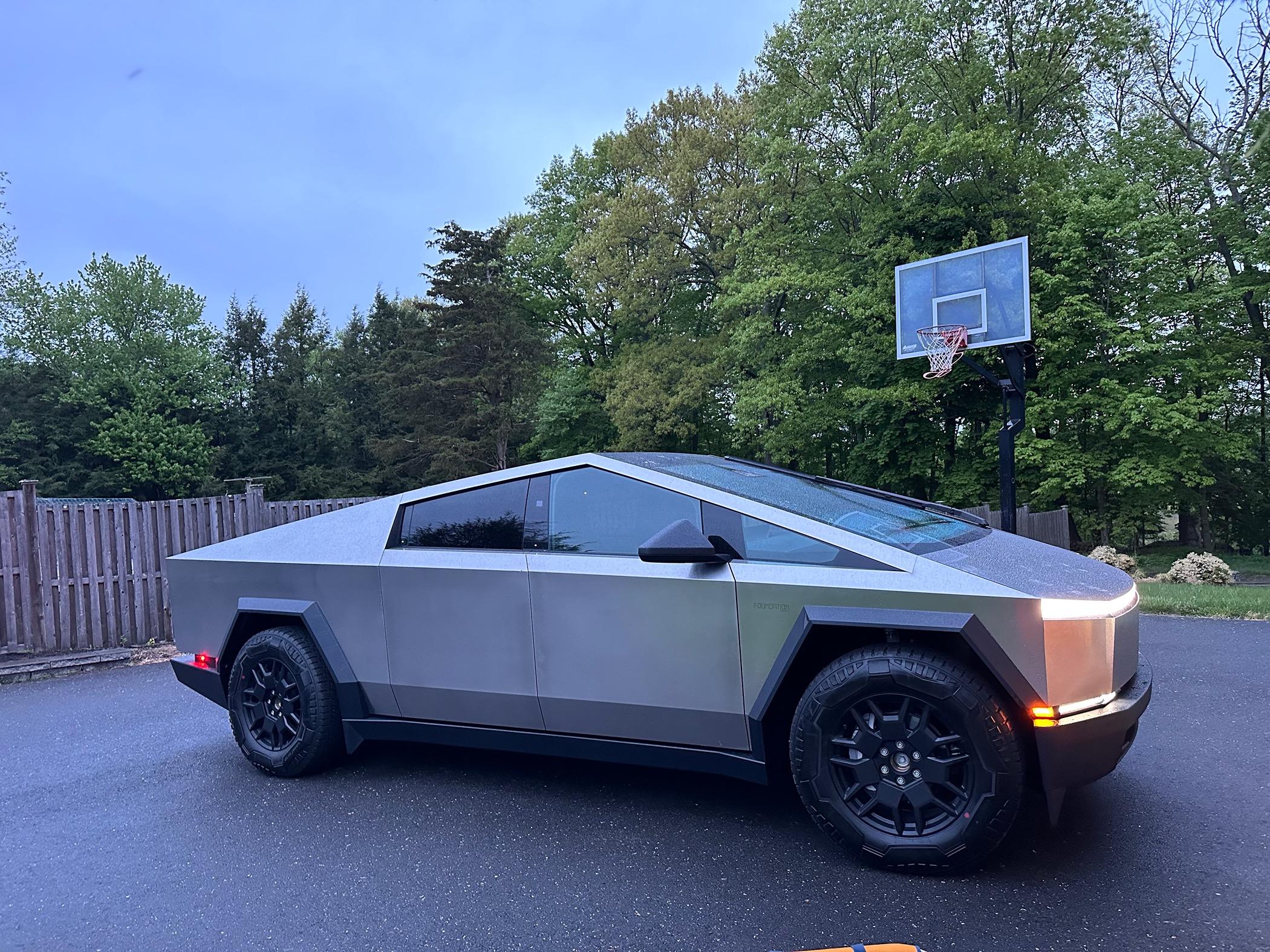 Tesla Cybertruck Cybertruck AWD CT area 114k IMG_1316