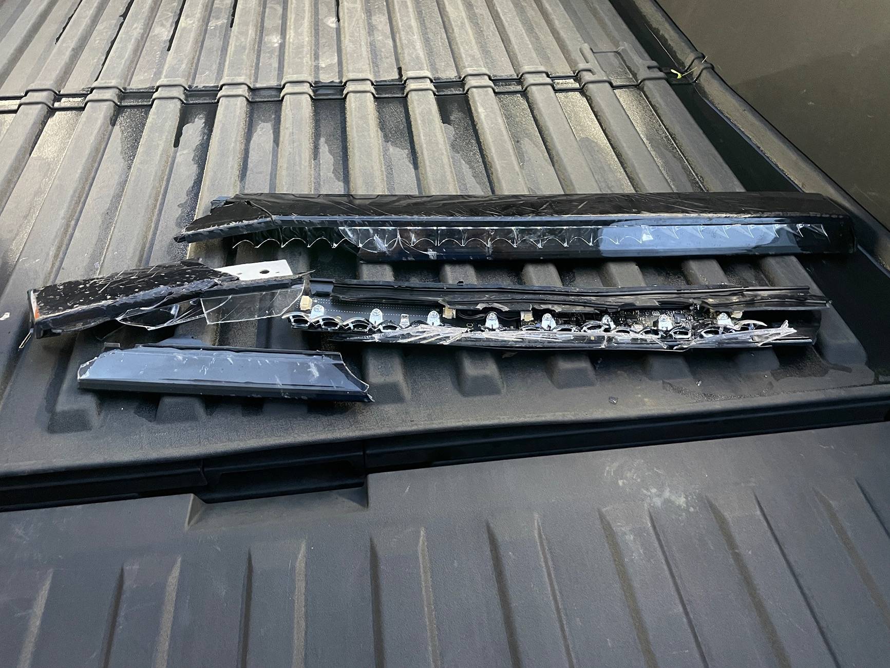 Tesla Cybertruck LIGHTBAR FAILURE - moisture from seal issue. Easy replacement fix process IMG_1356