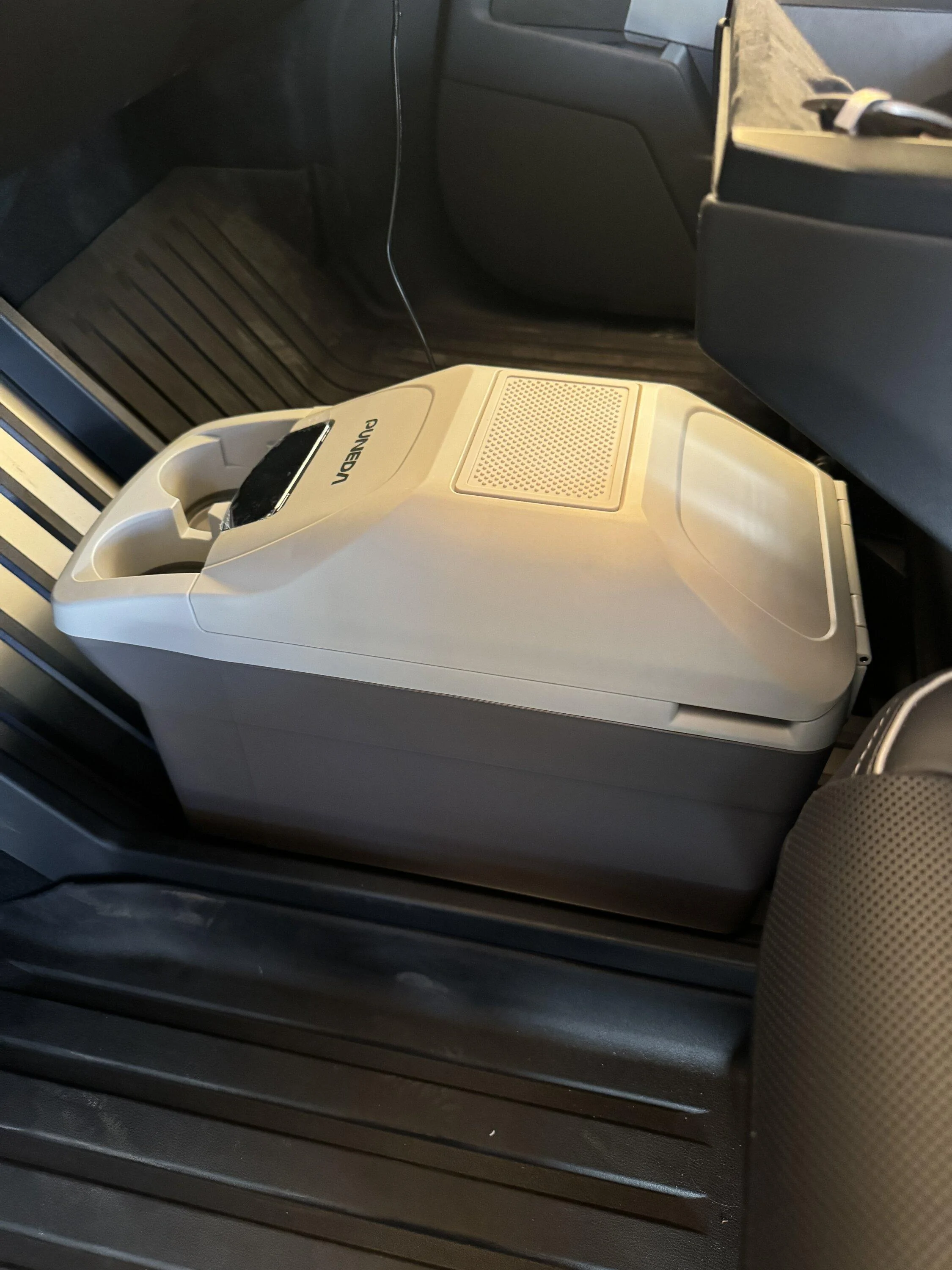 Tesla Roadster 2nd gen Prefect size electric cooler which can sit in the place under the display IMG_1464