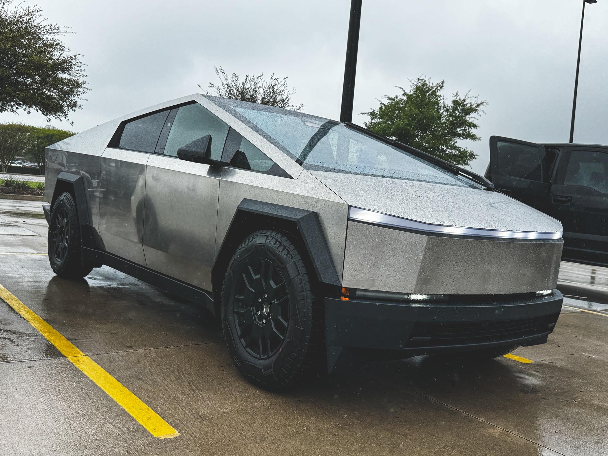 Tesla Cybertruck Daily random Cybertruck photos thread - Post Yours! 📸 🤳 IMG_1486.JPG