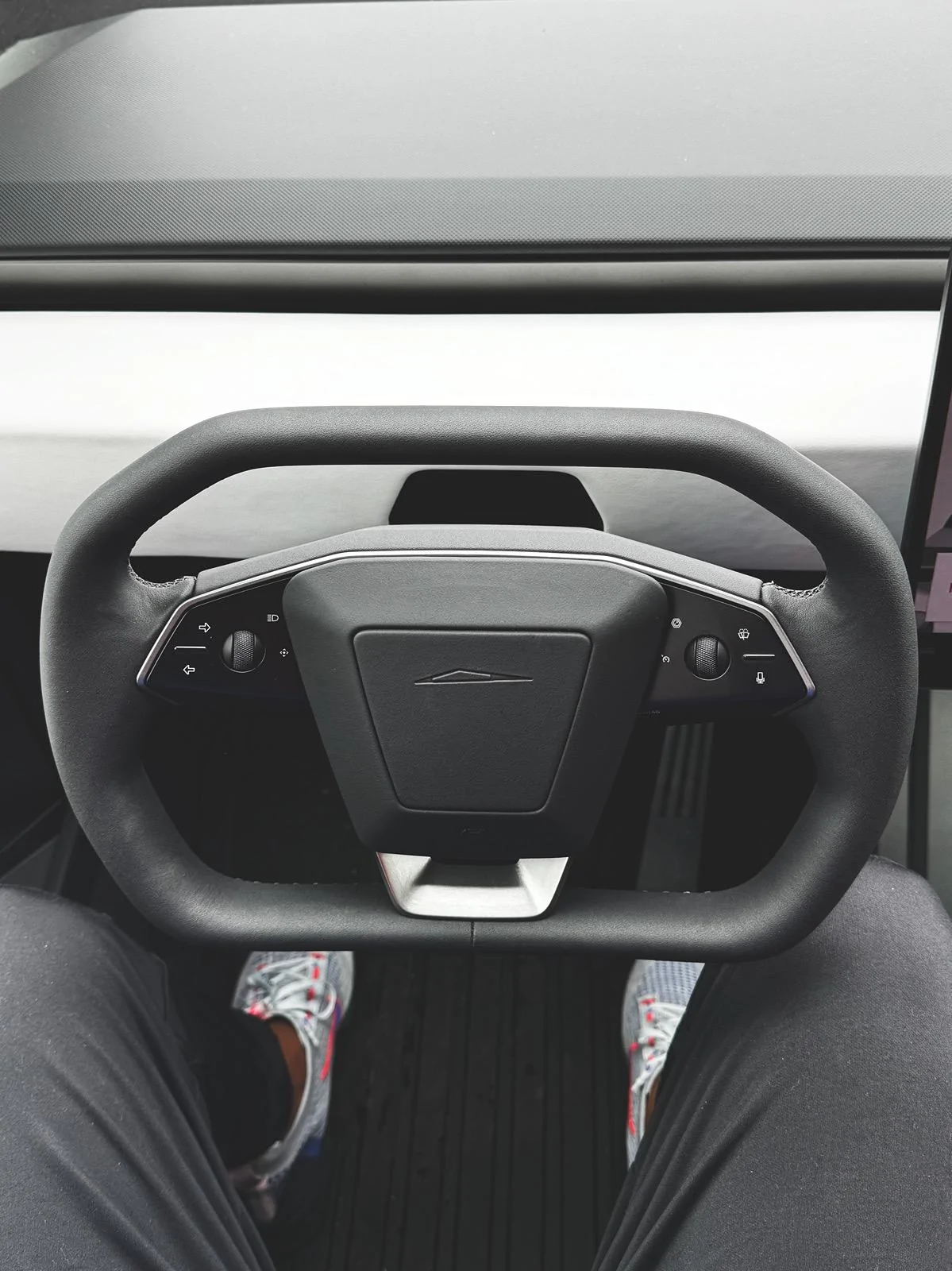 Tesla Cybertruck Daily random Cybertruck photos thread - Post Yours! 📸 🤳 IMG_1489