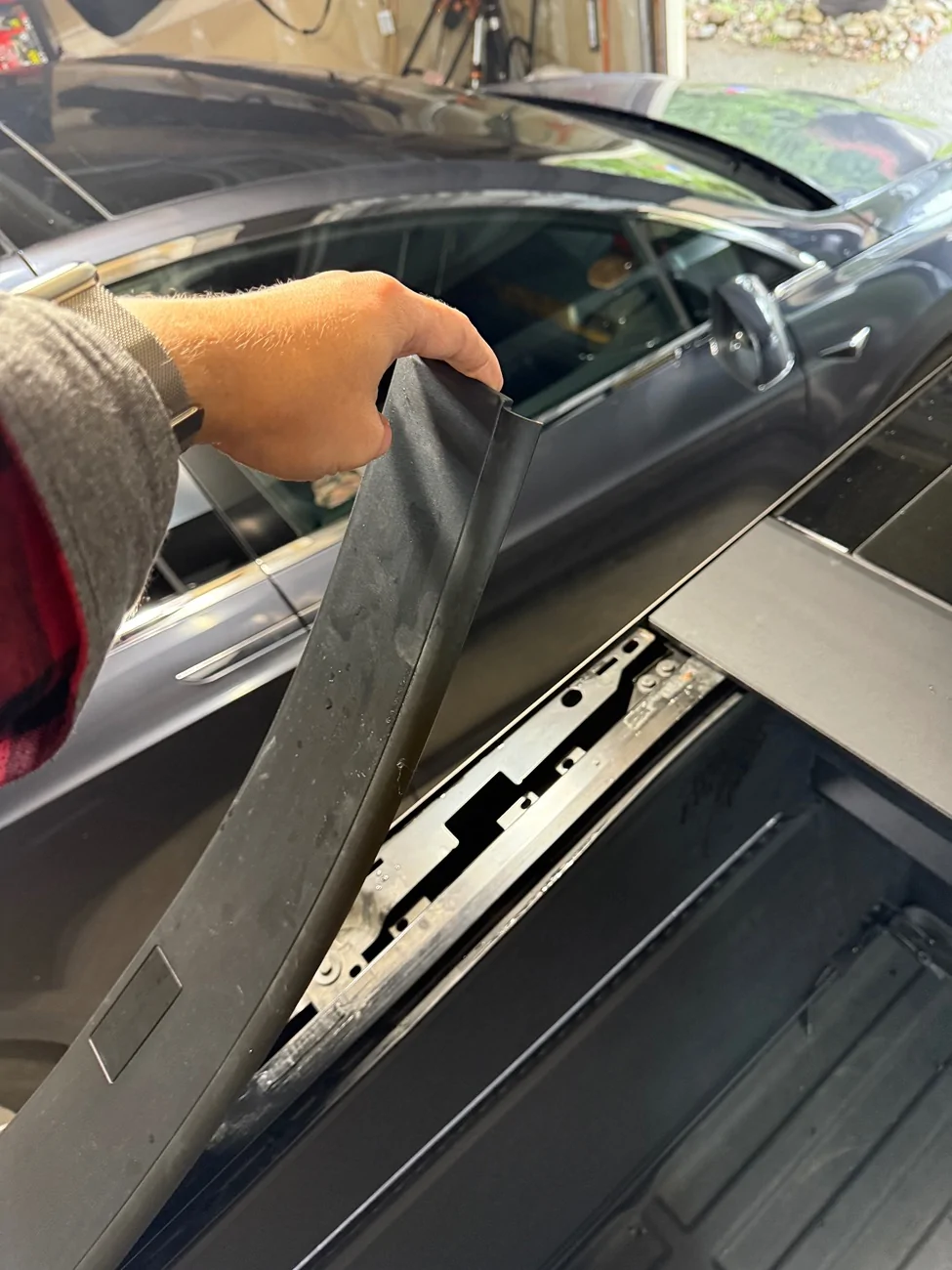 Tesla Roadster 2nd gen Cantrail alignment is abysmal IMG_1603