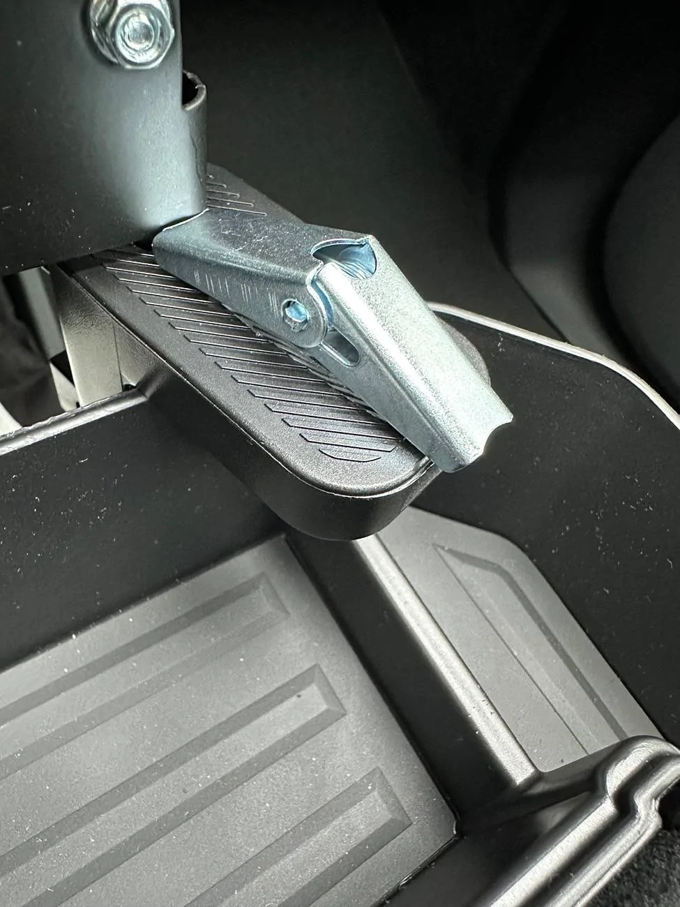 Tesla Roadster 2nd gen CyberGlasses holder IMG_1826
