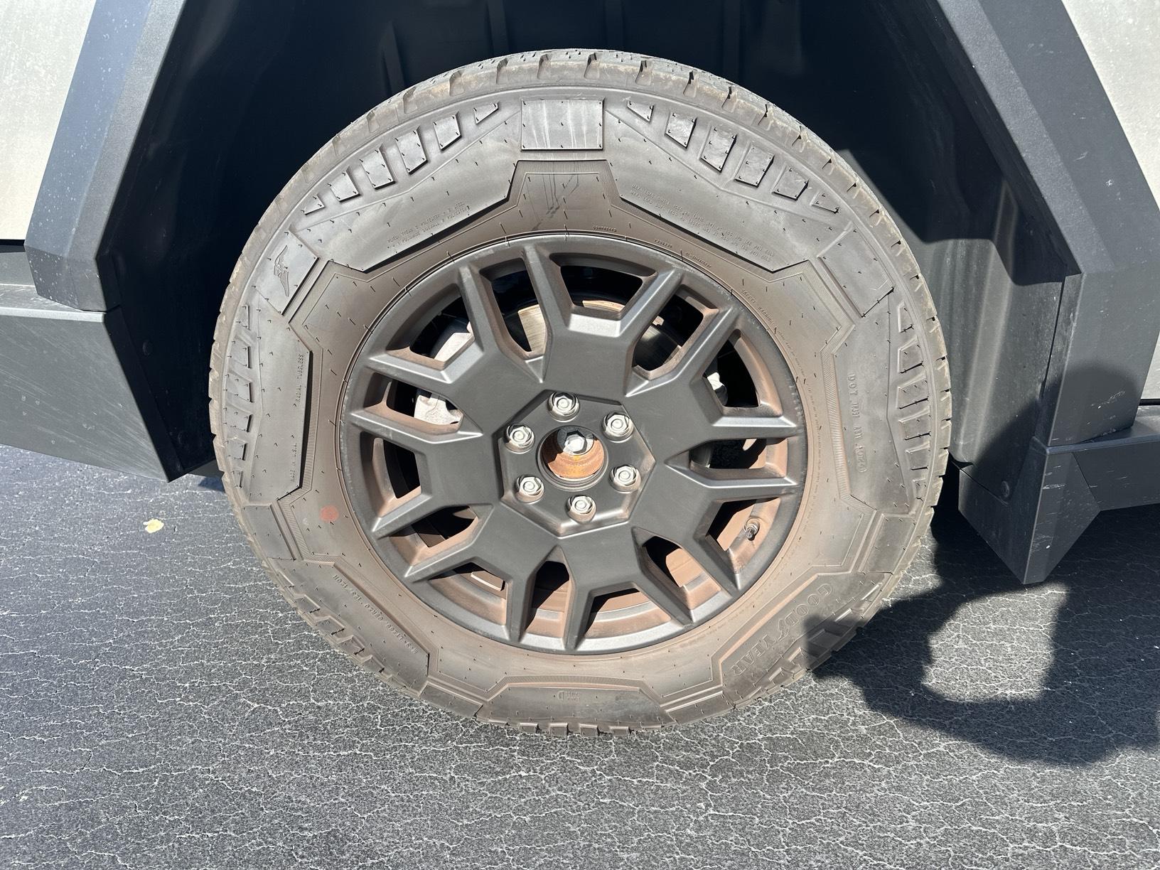Tesla Roadster 2nd gen Brake Dust on Rear Tires? IMG_2176