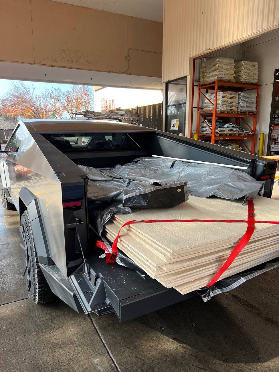 Tesla Cybertruck What Are You Hauling in your Cybertruck? 🦾 👷‍♂️ IMG_2176