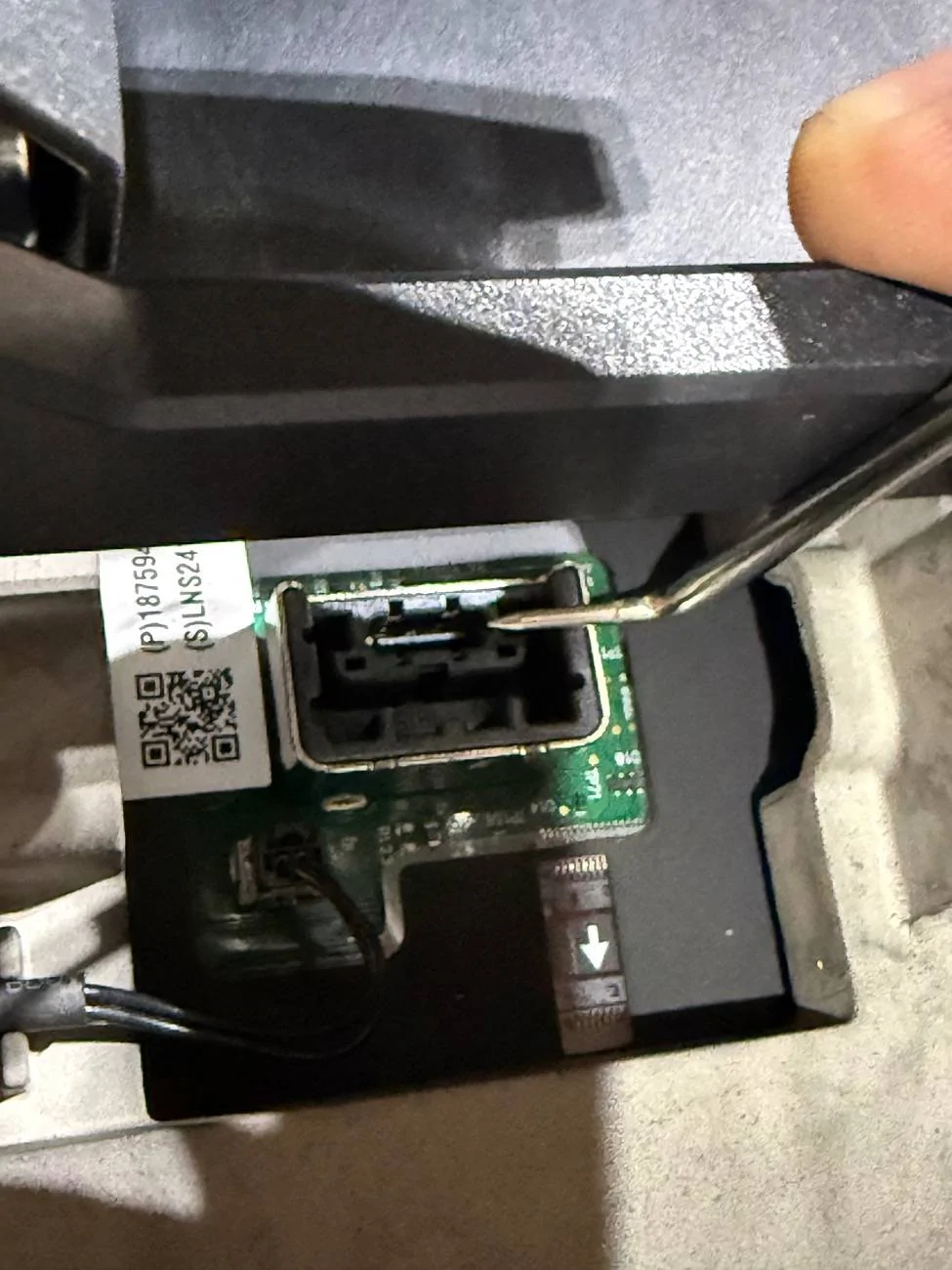 Tesla Roadster 2nd gen Failed screen tilt install - USB-C interference IMG_2186