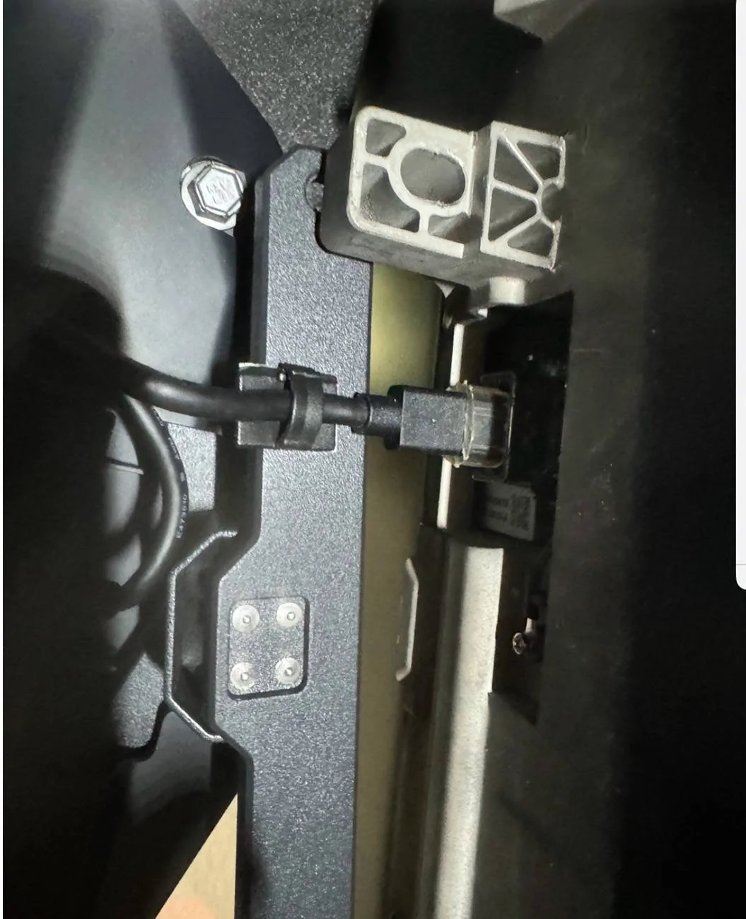 Tesla Roadster 2nd gen Help Installing Screen Swivel IMG_2263