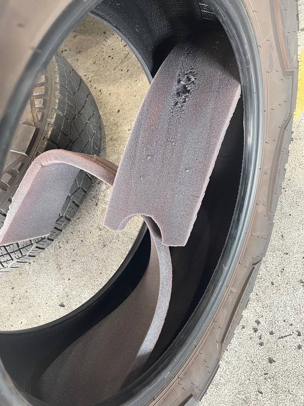 Tesla Roadster 2nd gen Motor induced vibration? IMG_2356