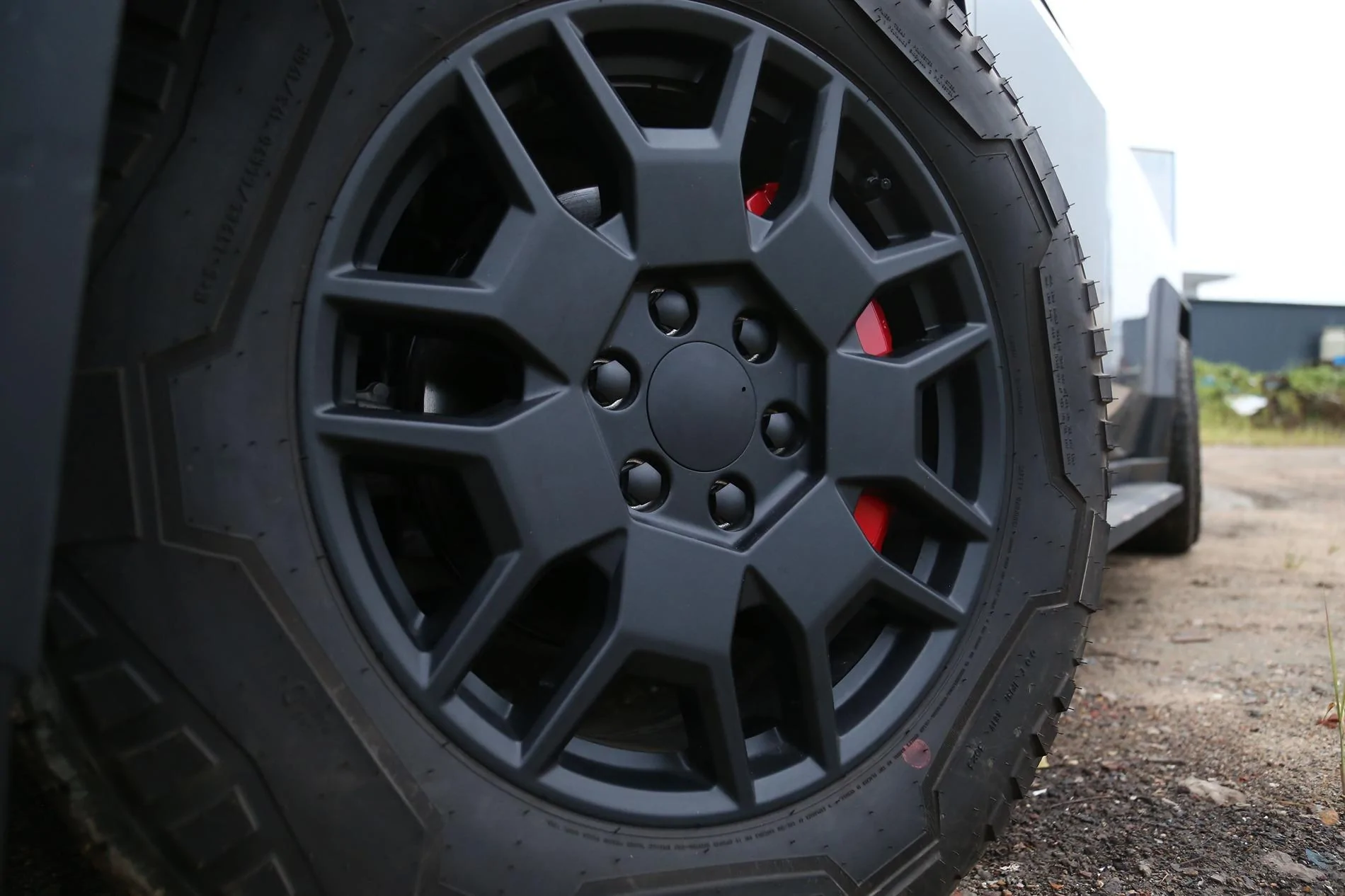 Tesla Roadster 2nd gen [Elecfresh] Promotion For Lug Nut Covers & Center Caps IMG_2430