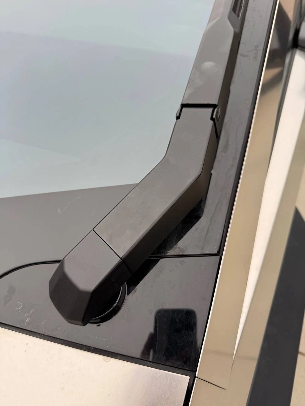 Tesla Roadster 2nd gen New wiper design IMG_2482