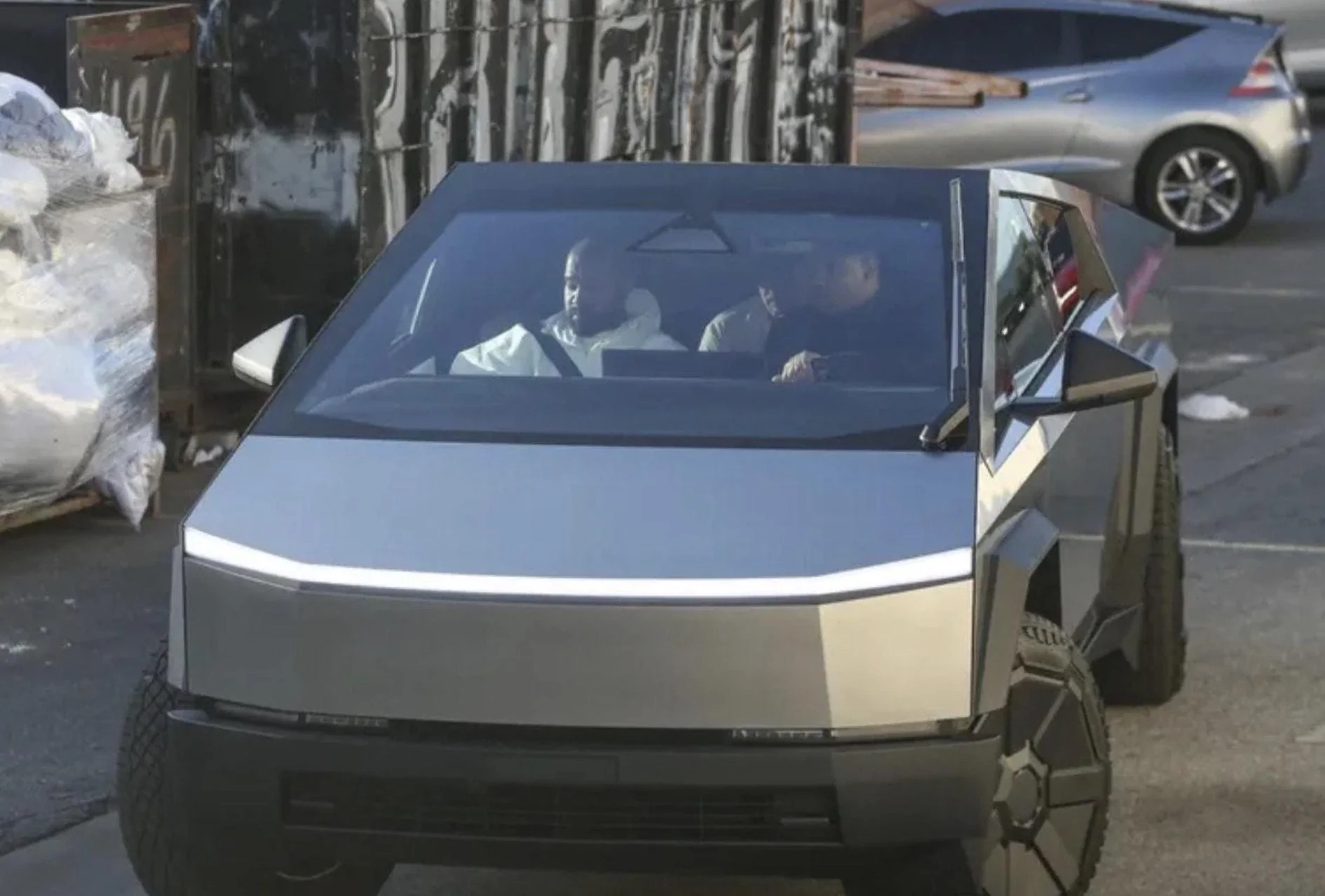 Tesla Roadster 2nd gen Kardashian has the new wheel covers? IMG_2801