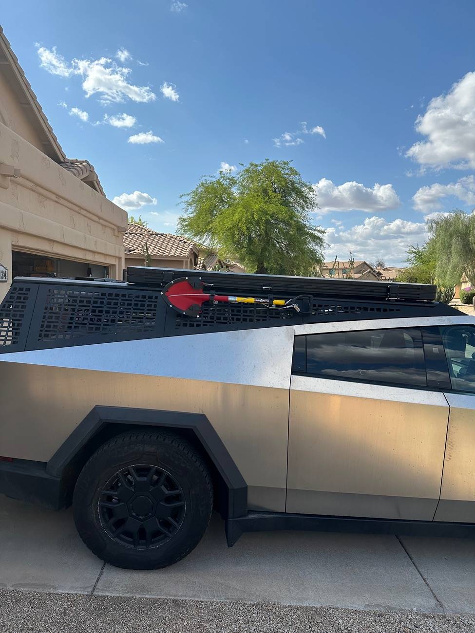 Tesla Roadster 2nd gen Mars Basecamp on a URANDER rack? IMG_2871