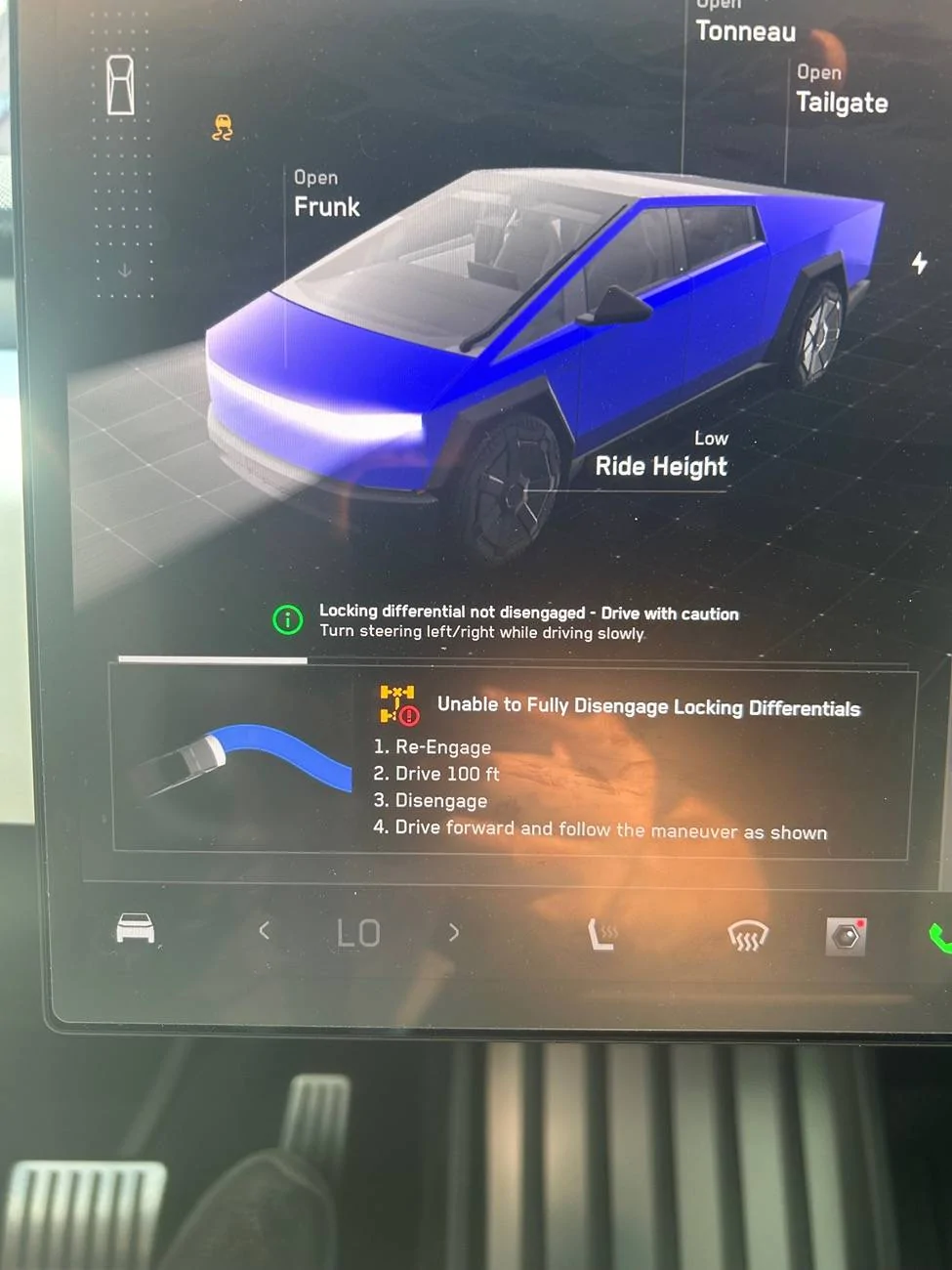 Tesla Roadster 2nd gen Locking differential warning -- "Locking differential not disengaged - Drive with caution" IMG_2999