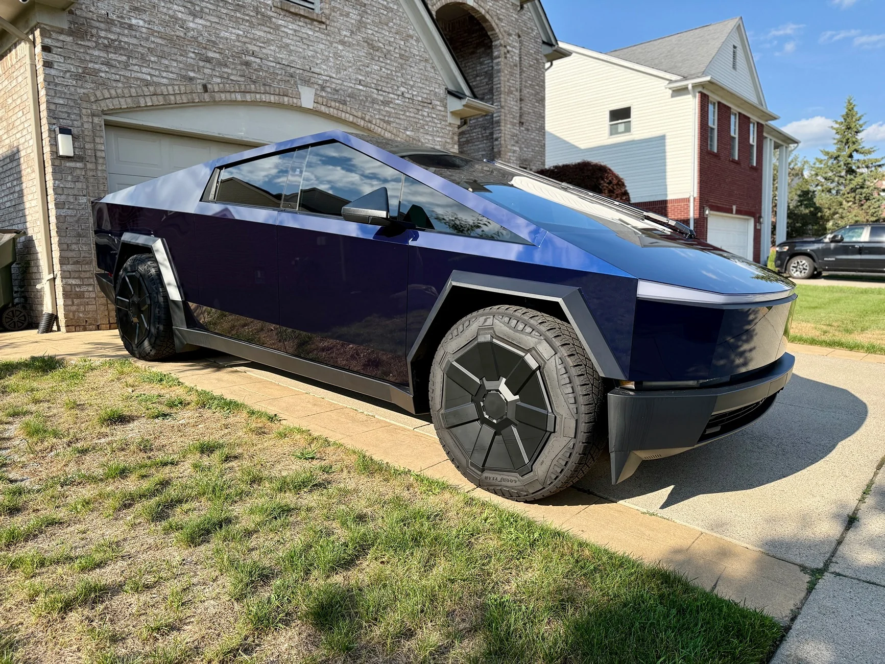 Tesla Cybertruck Cybertruck wrapped in TWRAPS Tanzanite Blue PPF IMG_3149