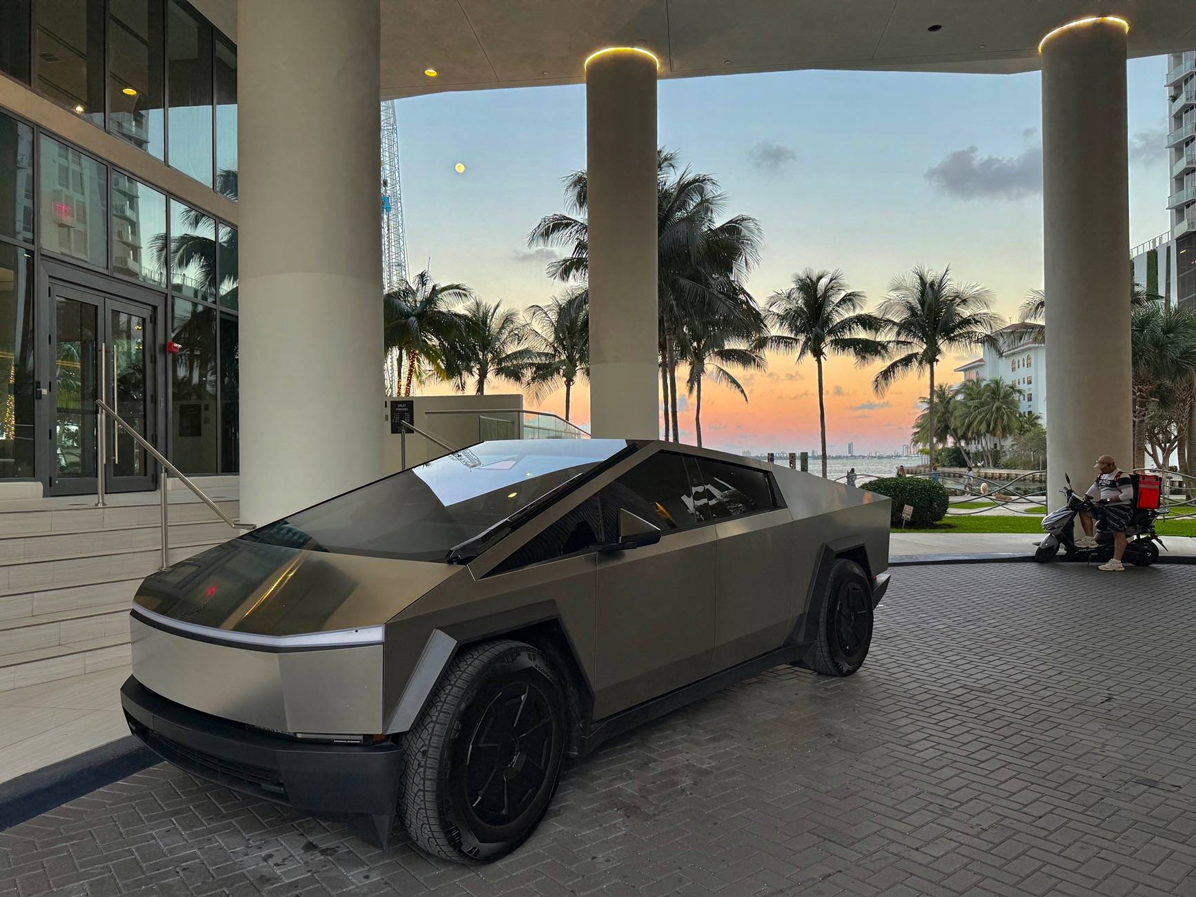 Tesla Cybertruck What did you do TO / WITH your Cybertruck today? 👨🏻‍🔧🧰🚿🛠 IMG_3197