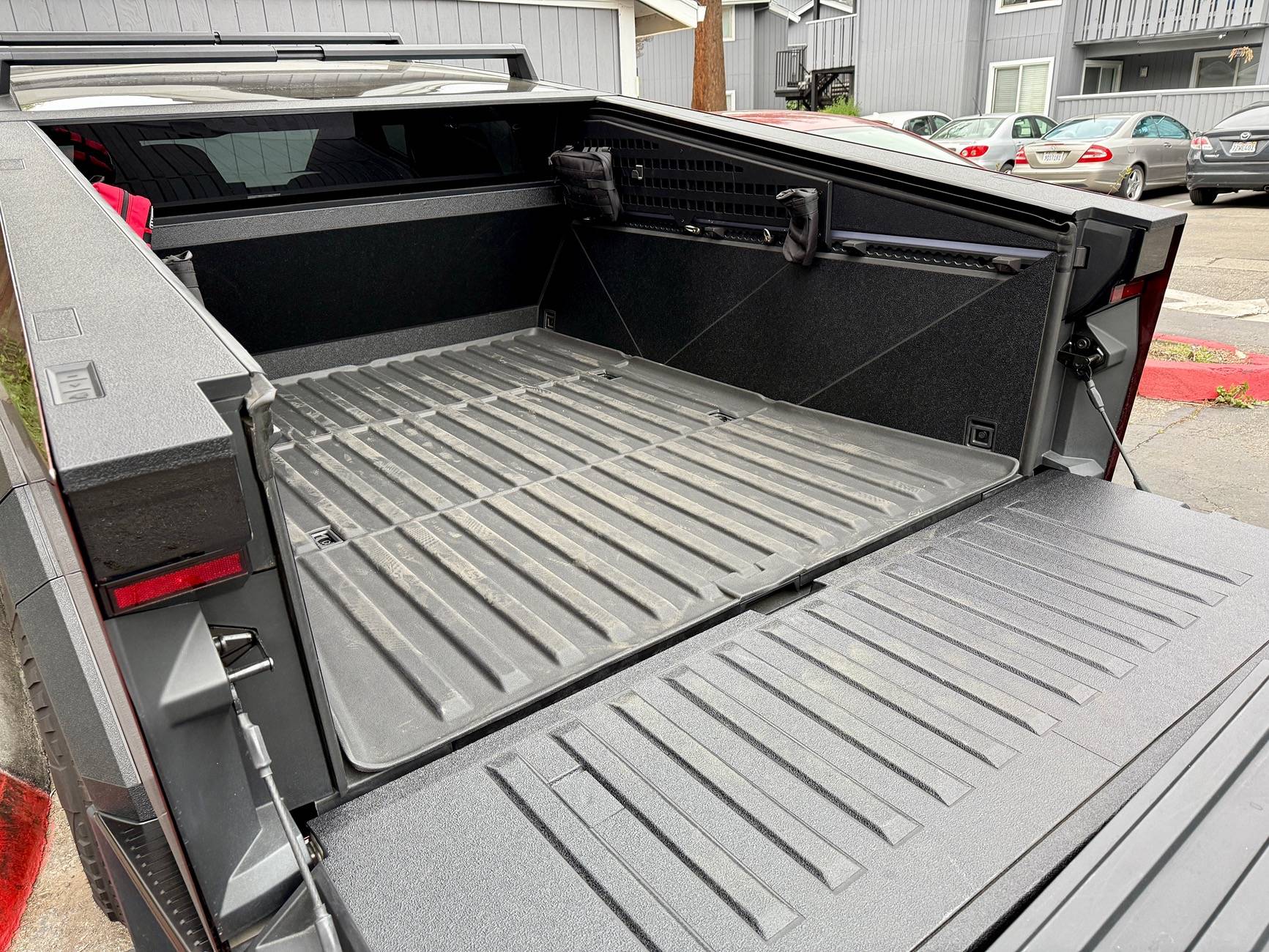 Tesla Roadster 2nd gen [Installed Pics] Vinyl Armor for Vault Walls and Tailgate IMG_3314