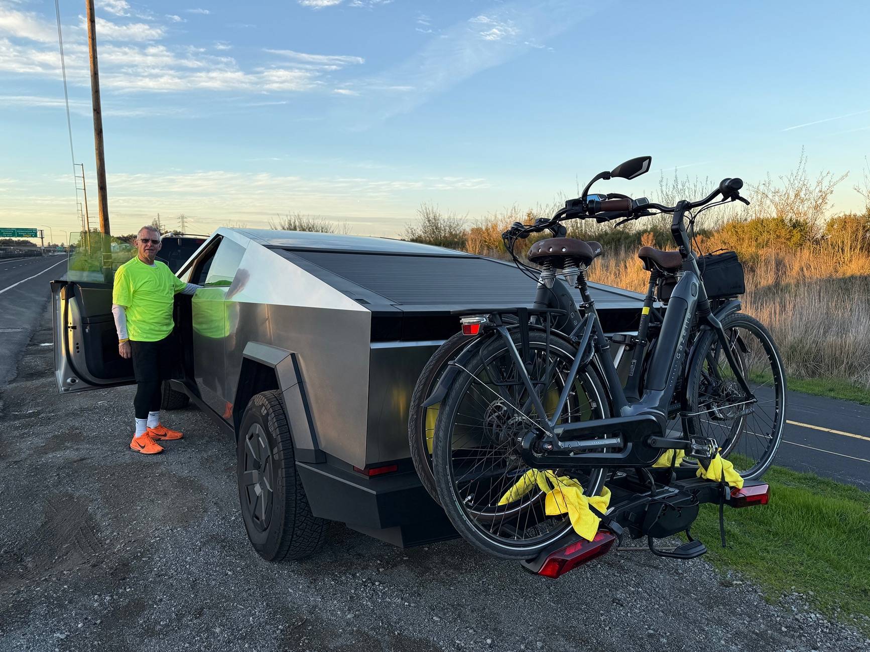 Tesla Cybertruck What Are You Hauling in your Cybertruck? 🦾 👷‍♂️ IMG_3381